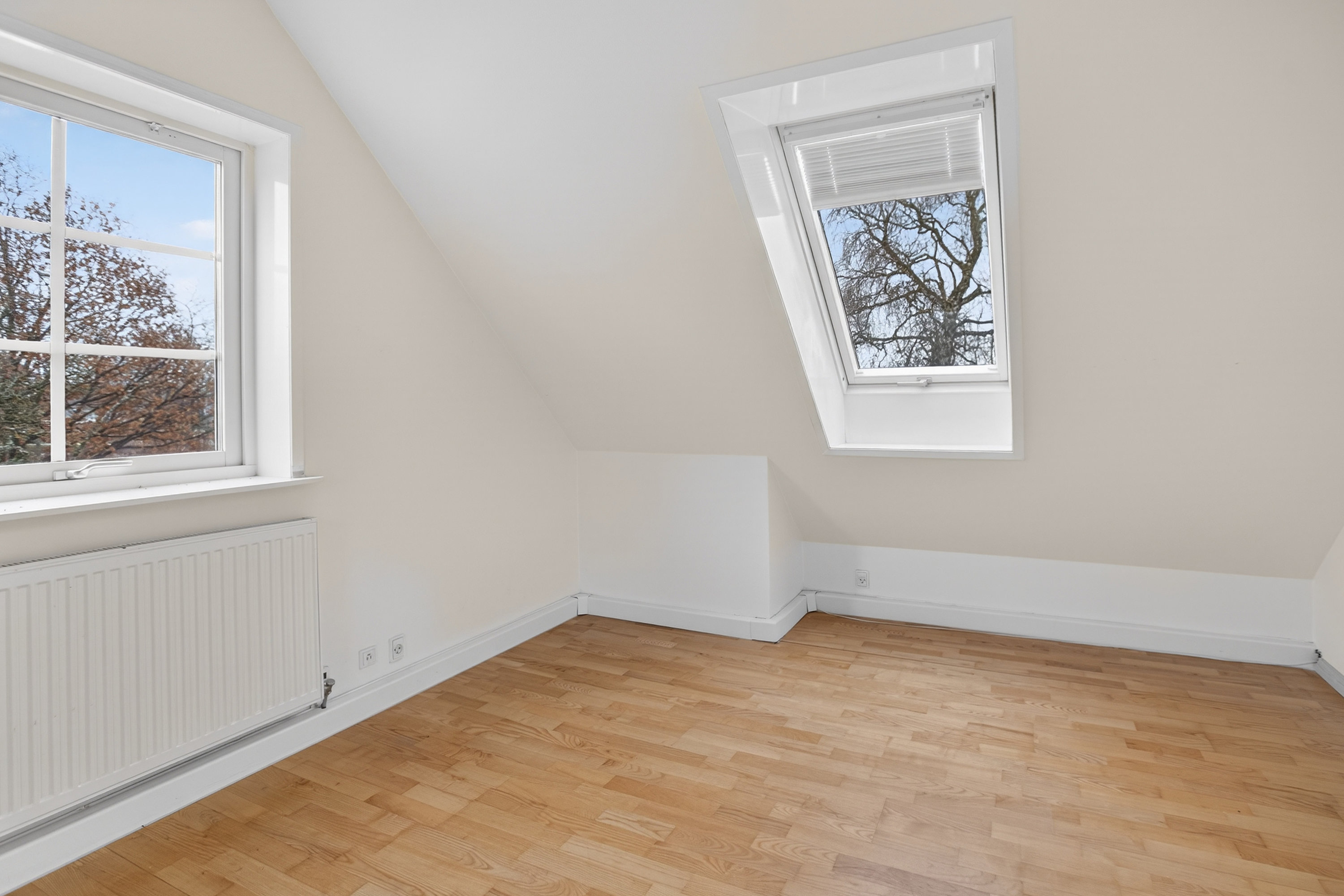 Fremhævet 1. sal værelse billede i fuldskærmstilstand. Billede af Vestermarken 2B, 2750 Ballerup