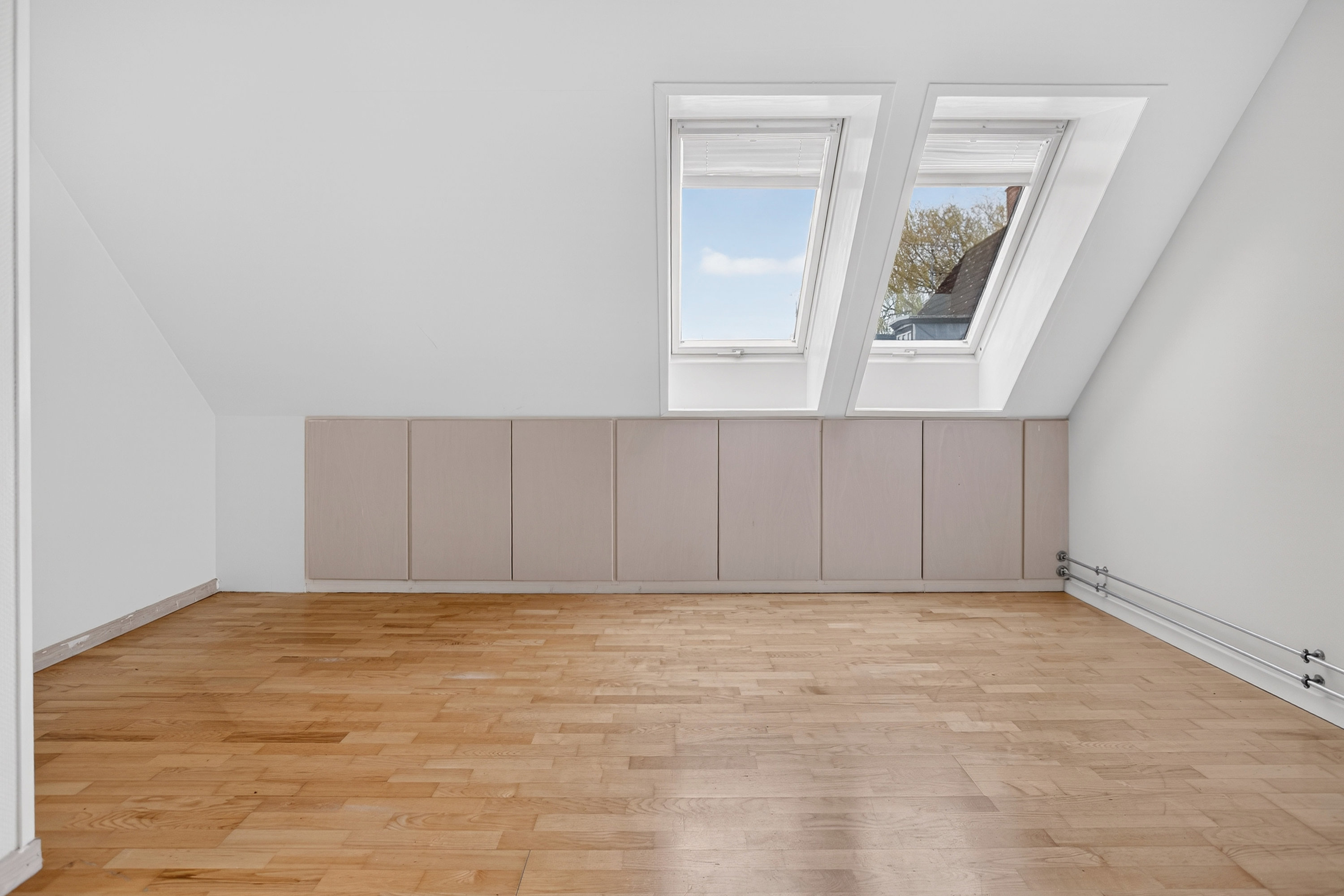 Fremhævet 1. sal stue billede i fuldskærmstilstand. Billede af Vestermarken 2B, 2750 Ballerup