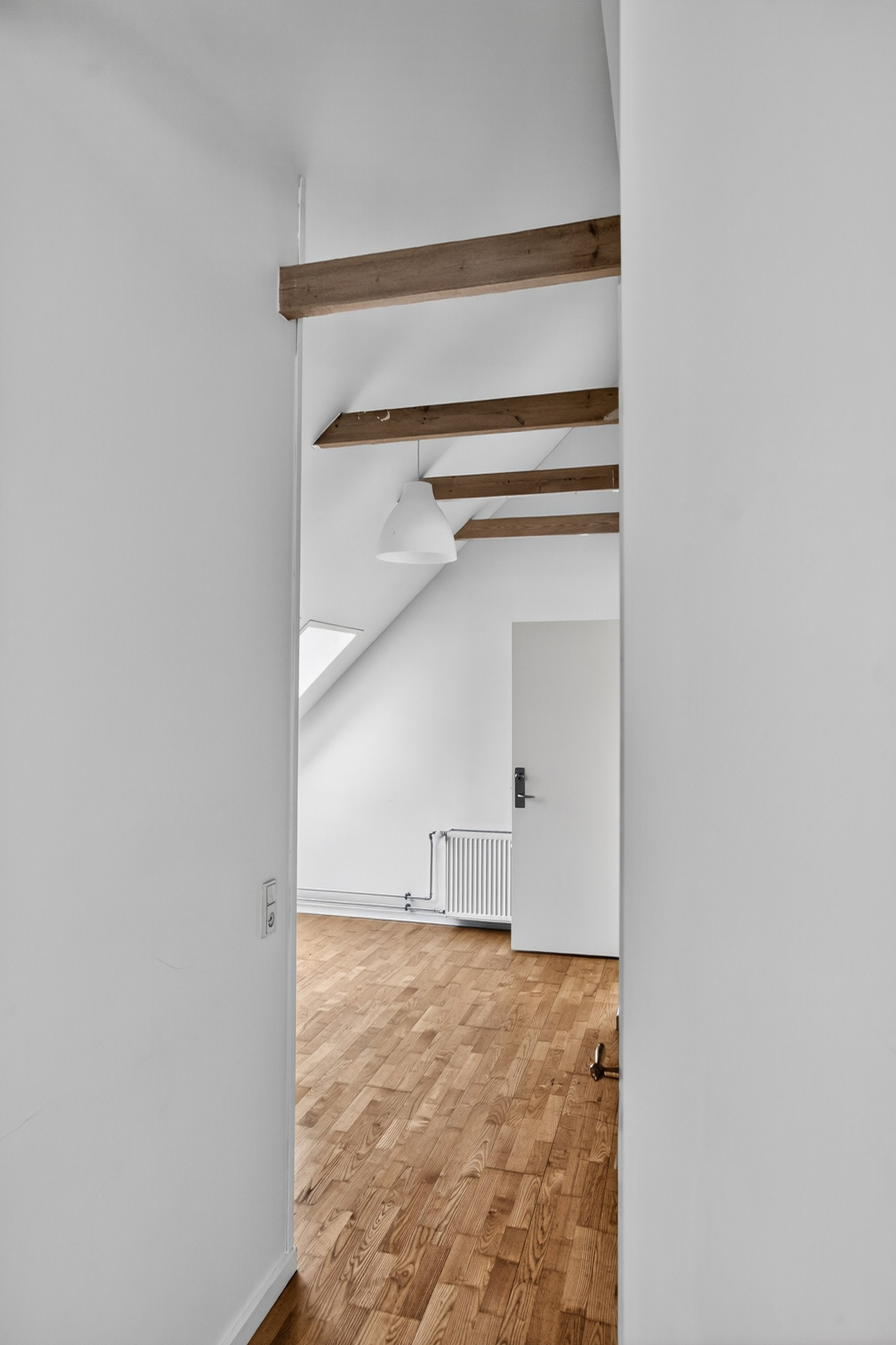 Fremhævet 1. sal stue billede i fuldskærmstilstand. Billede af Vestermarken 2B, 2750 Ballerup