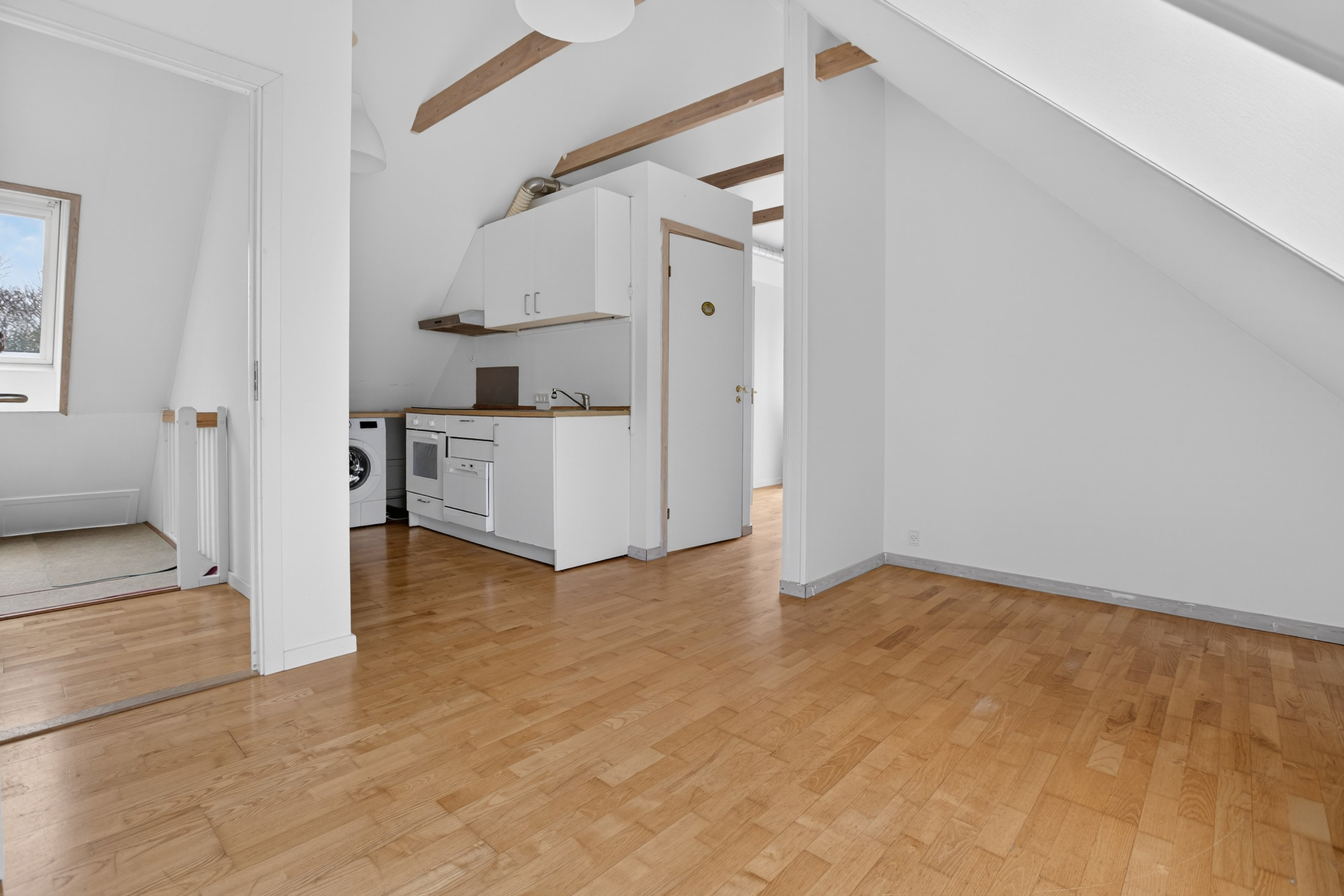 Fremhævet 1. sal stue billede i fuldskærmstilstand. Billede af Vestermarken 2B, 2750 Ballerup