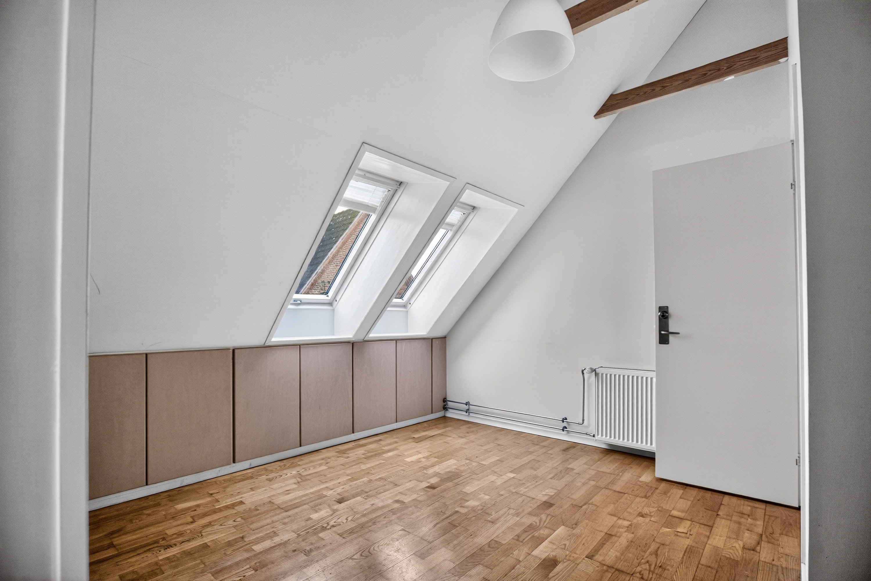 Fremhævet 1. sal stue billede i fuldskærmstilstand. Billede af Vestermarken 2B, 2750 Ballerup