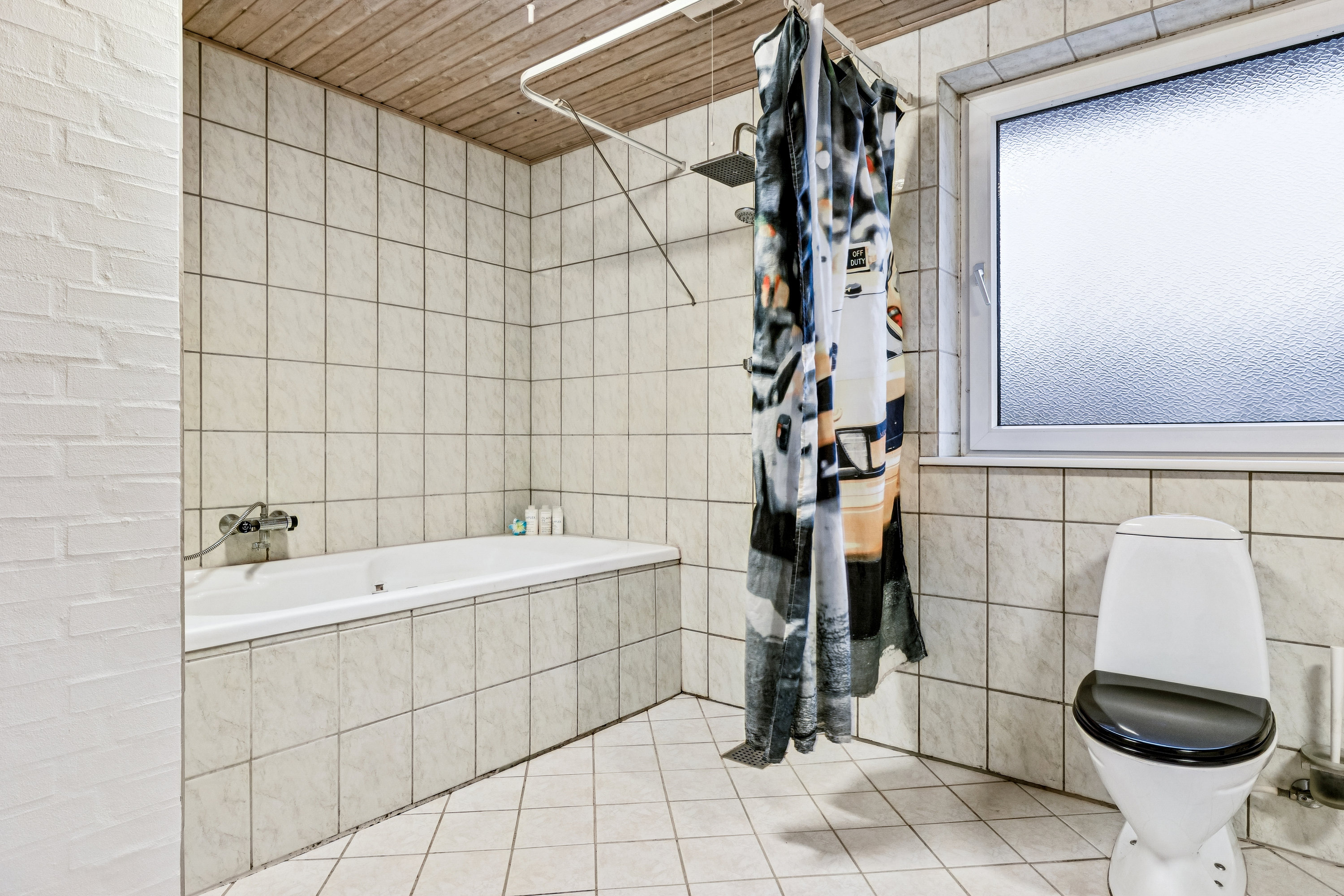 Fremhævet badeværelse billede i fuldskærmstilstand. Billede af Kjemtrupvej 7, Rørbæk, 9500 Hobro