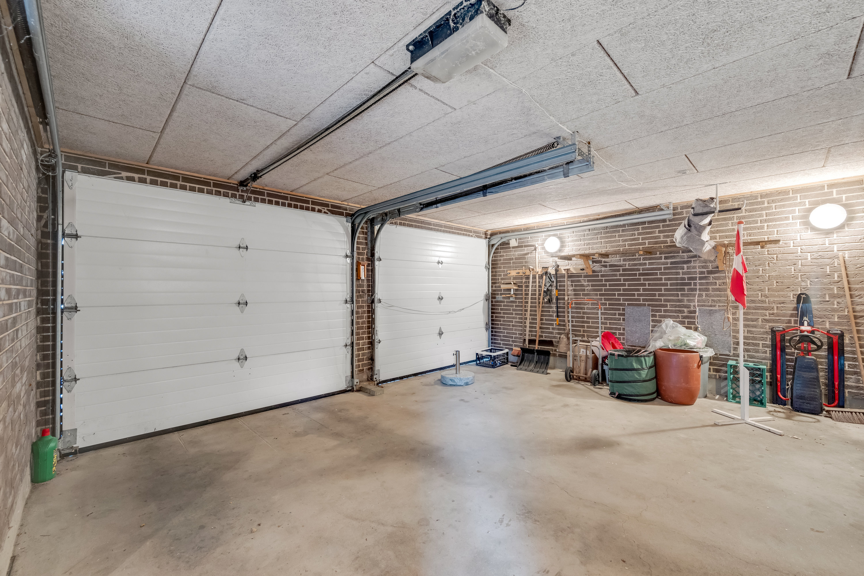 Fremhævet garage billede i fuldskærmstilstand. Billede af Åbrinken 28, 6900 Skjern