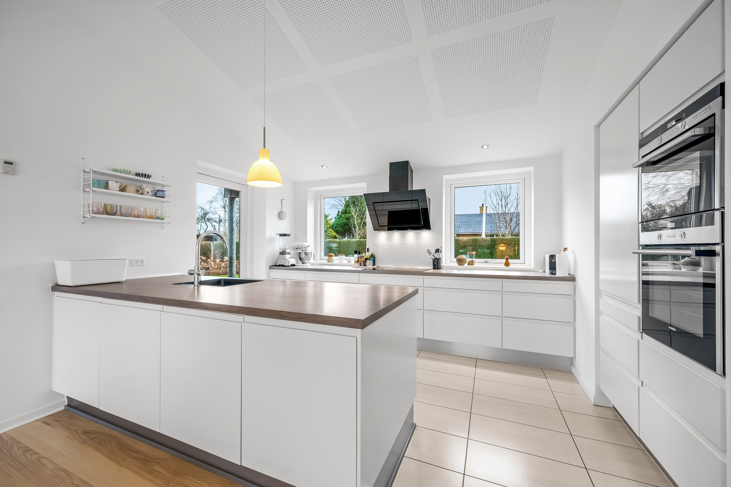 Fremhævet køkken billede i fuldskærmstilstand. Billede af Skolevej 35, Rindum, 6950 Ringkøbing