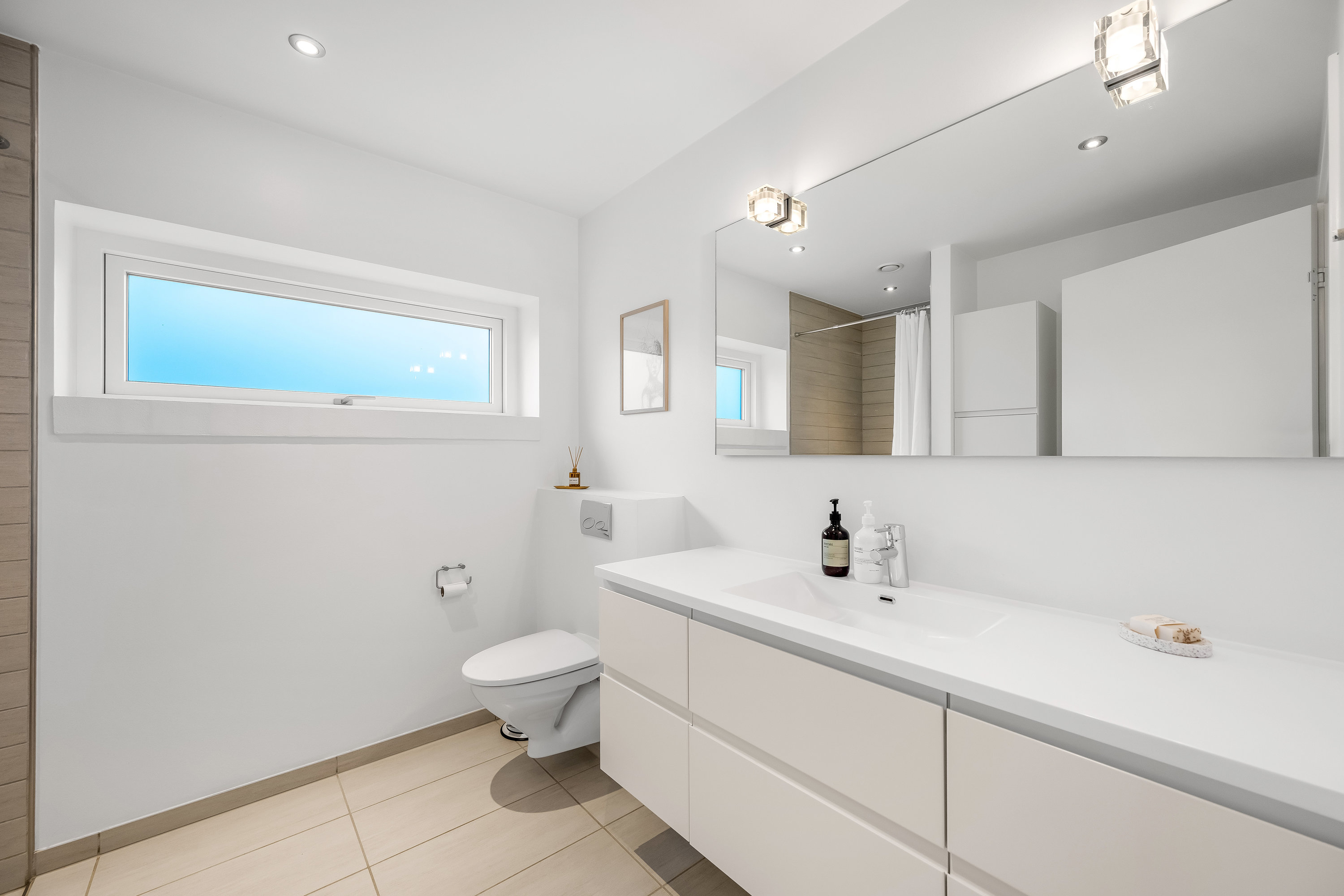 Fremhævet badeværelse billede i fuldskærmstilstand. Billede af Skolevej 35, Rindum, 6950 Ringkøbing