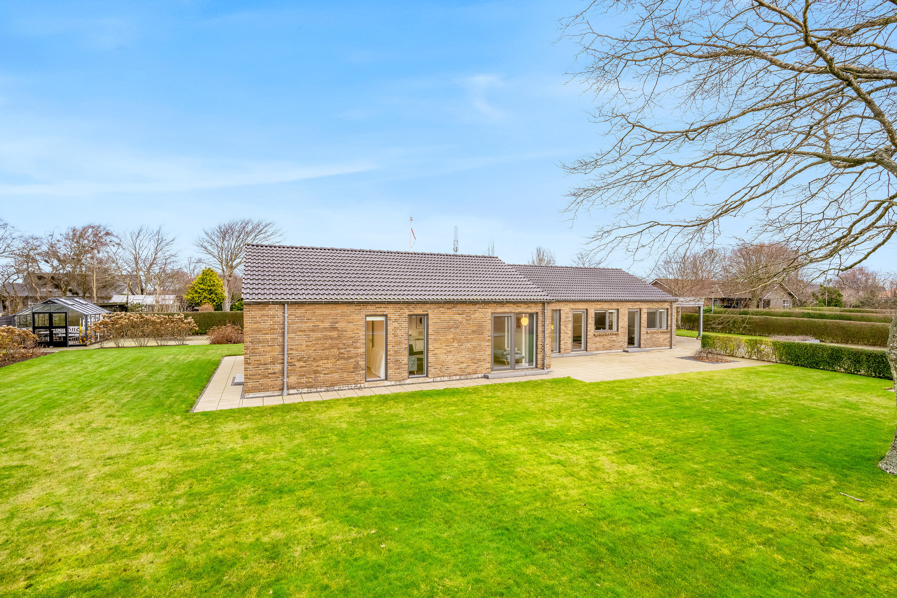 Fremhævet facade billede i fuldskærmstilstand. Billede af Skolevej 35, Rindum, 6950 Ringkøbing