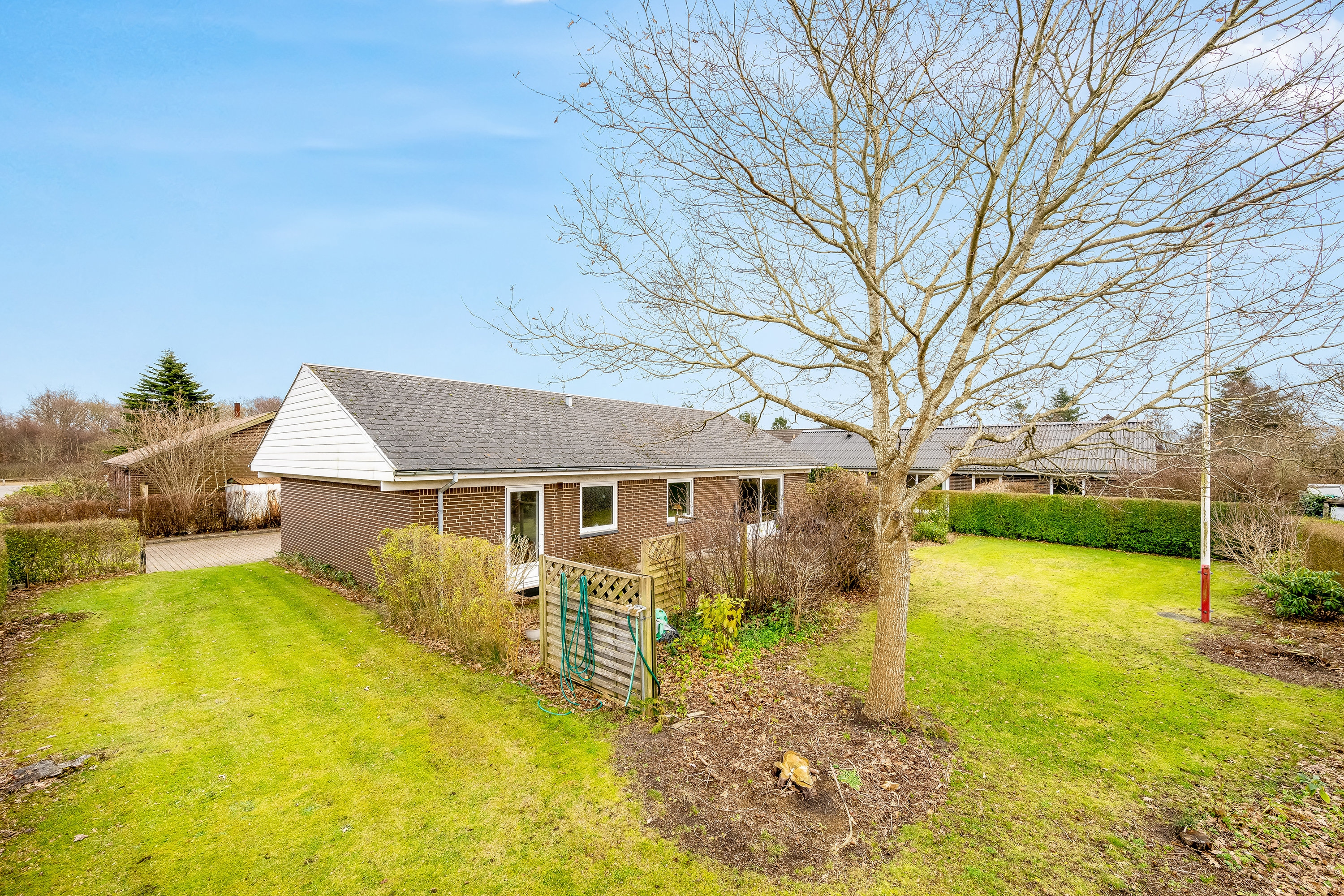 Fremhævet facade billede i fuldskærmstilstand. Billede af Åbrinken 28, 6900 Skjern