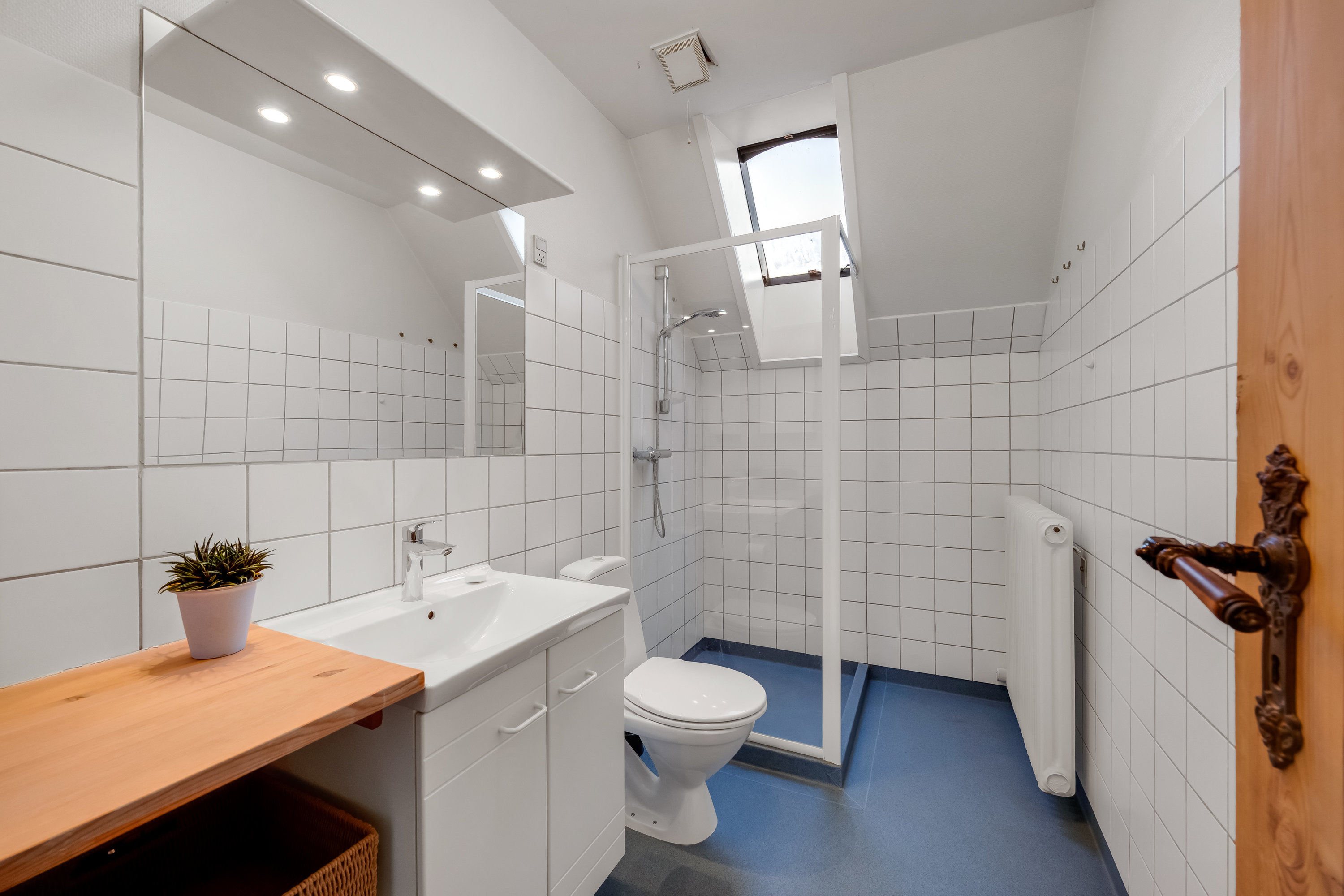 Fremhævet badeværelse billede i fuldskærmstilstand. Billede af Kongevejen 14, 6950 Ringkøbing