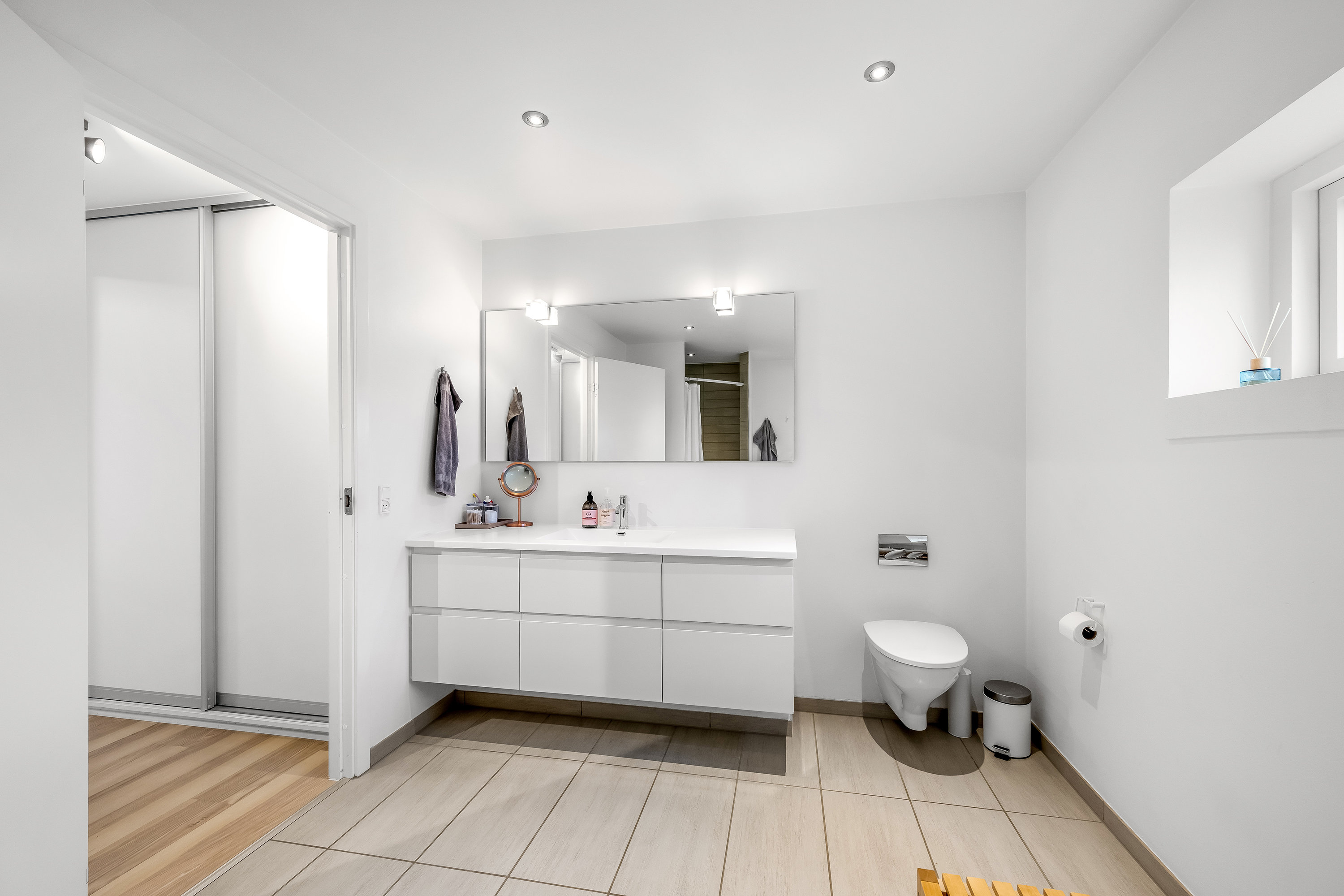 Fremhævet badeværelse billede i fuldskærmstilstand. Billede af Skolevej 35, Rindum, 6950 Ringkøbing