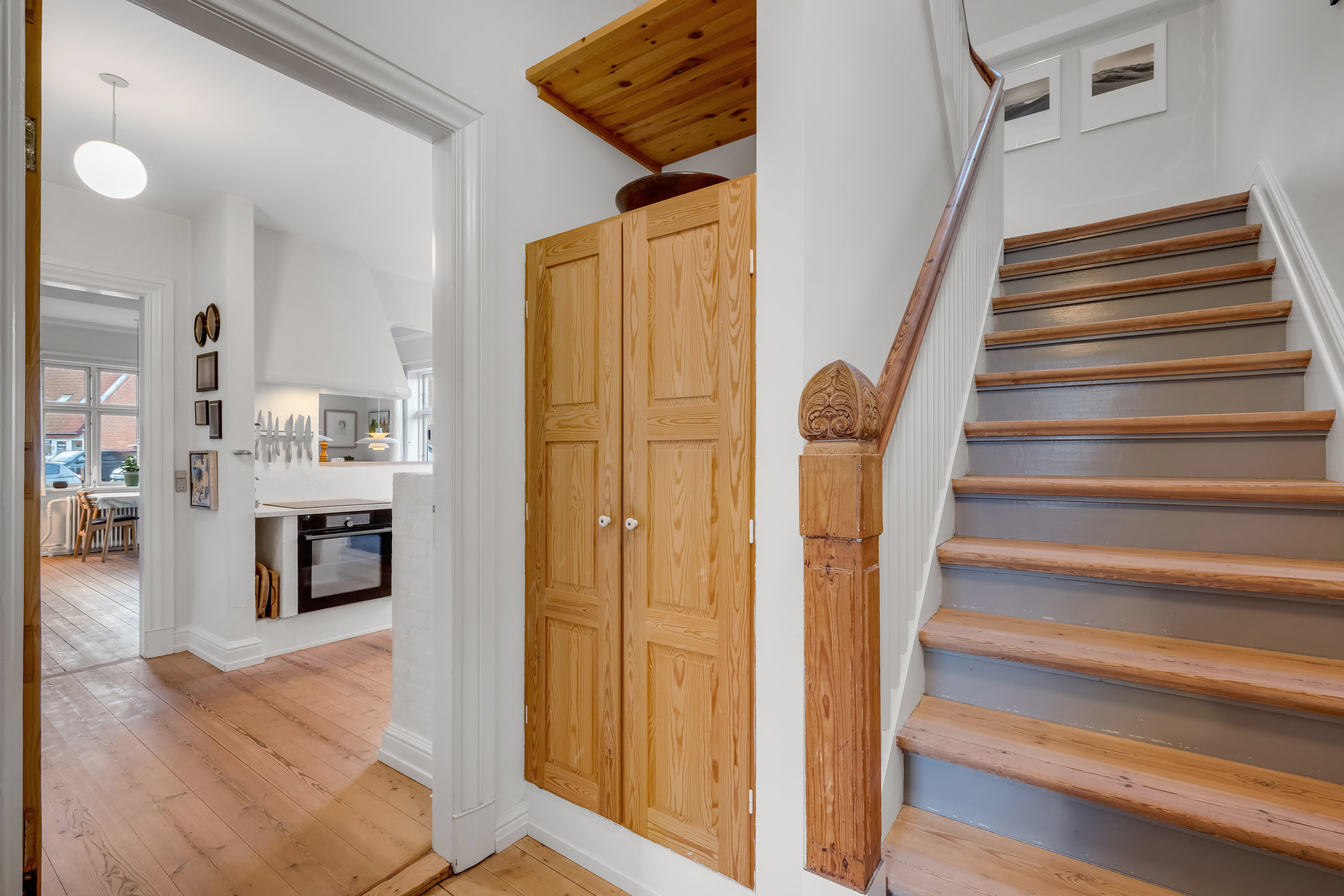 Fremhævet trappe billede i fuldskærmstilstand. Billede af Kongevejen 14, 6950 Ringkøbing