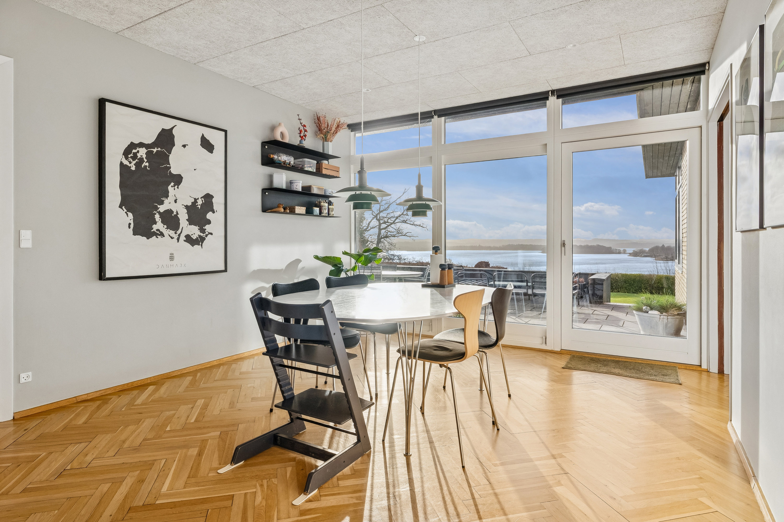 Fremhævet spisestue billede i fuldskærmstilstand. Billede af Højdedraget 7, 8660 Skanderborg