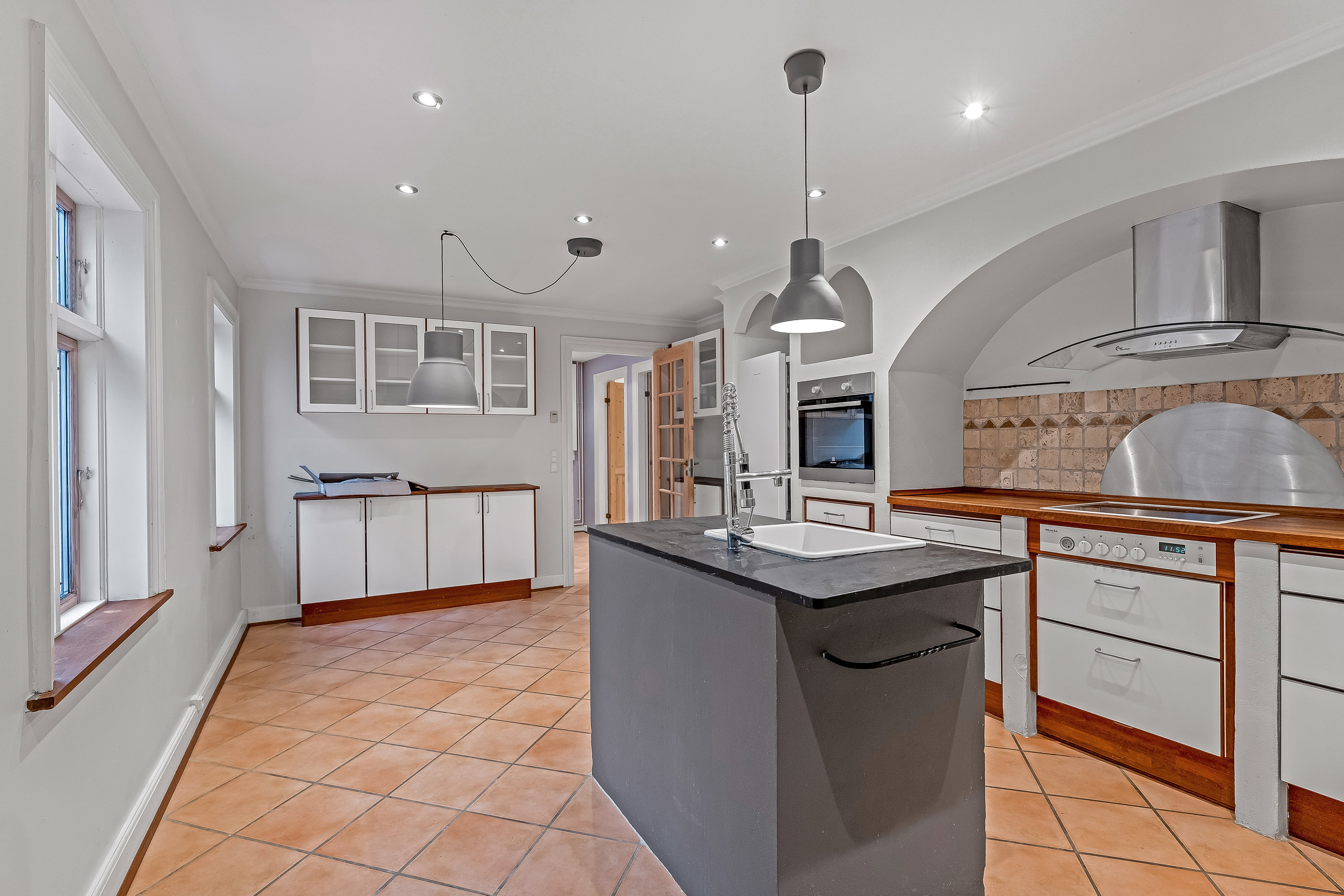 Fremhævet køkken billede i fuldskærmstilstand. Billede af Kårup Vænge 2, Godsted, 4894 Øster Ulslev