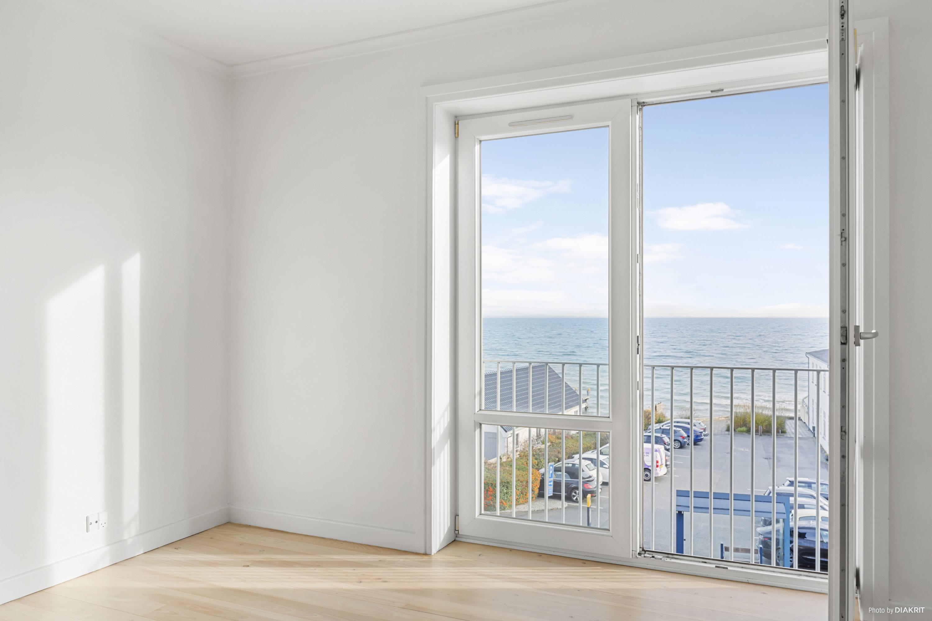 Fremhævet stue billede i fuldskærmstilstand. Billede af Skodsborg Strandvej 153, 2. th., 2942 Skodsborg