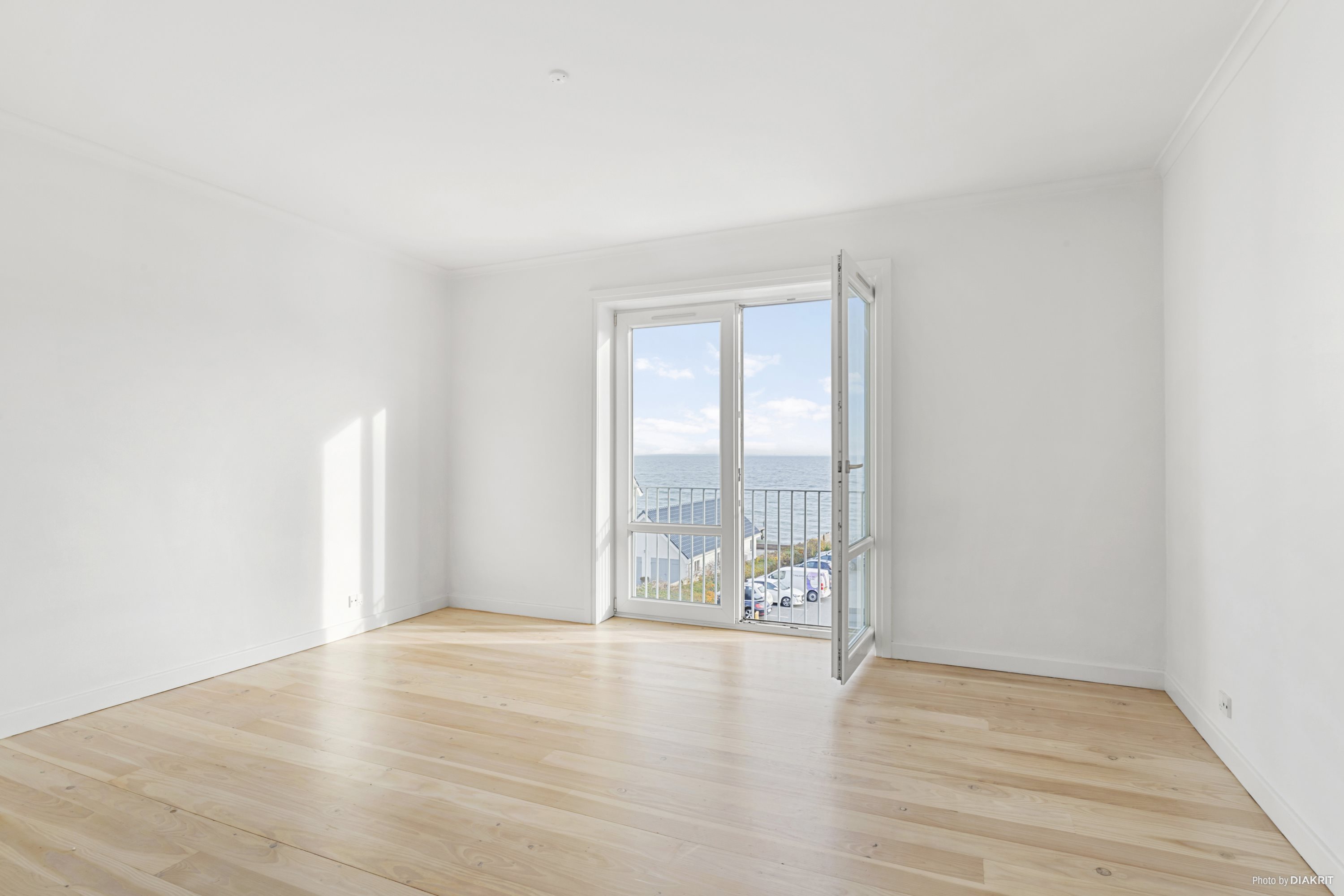 Fremhævet stue billede i fuldskærmstilstand. Billede af Skodsborg Strandvej 153, 2. th., 2942 Skodsborg