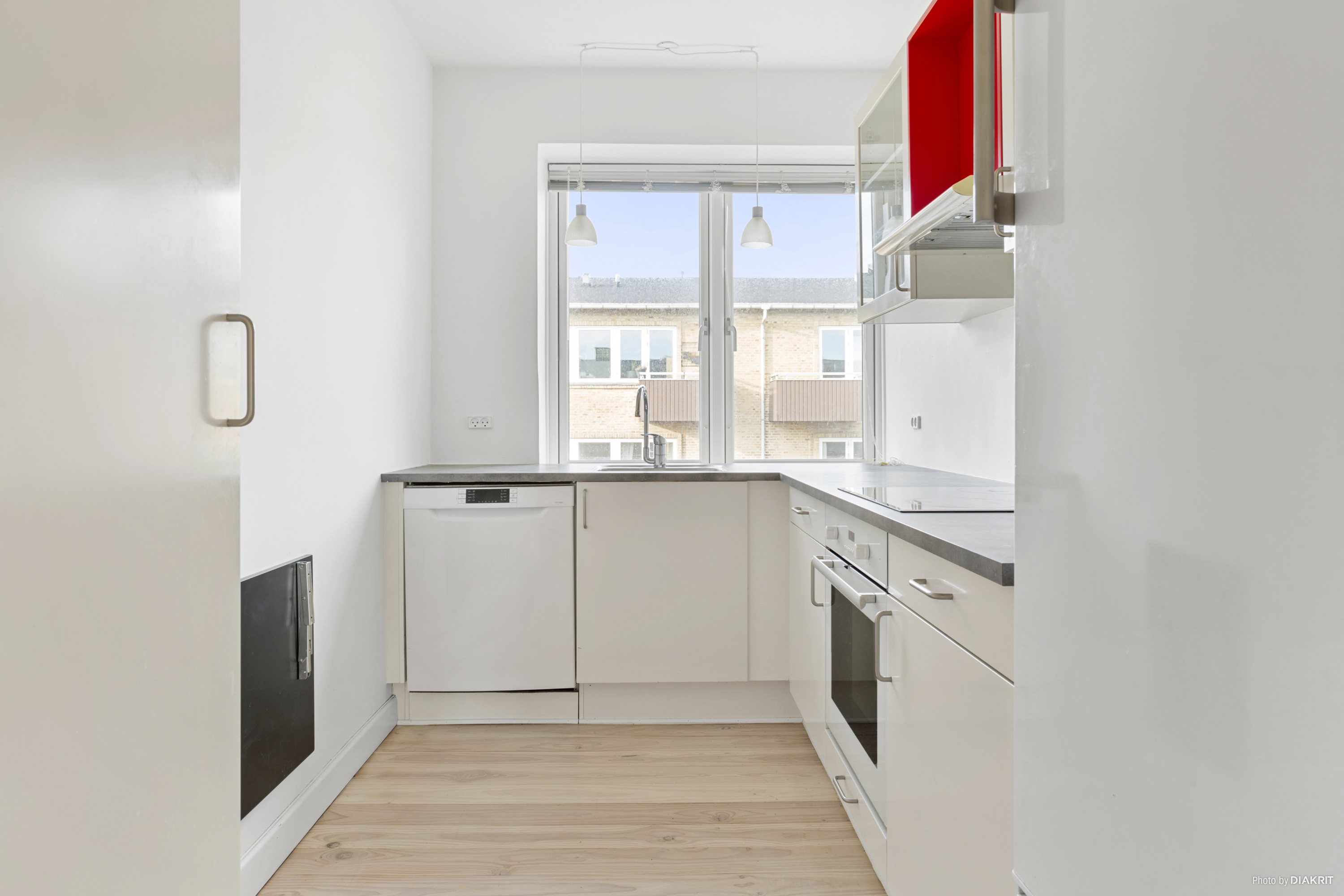 Fremhævet køkken billede i fuldskærmstilstand. Billede af Skodsborg Strandvej 153, 2. th., 2942 Skodsborg