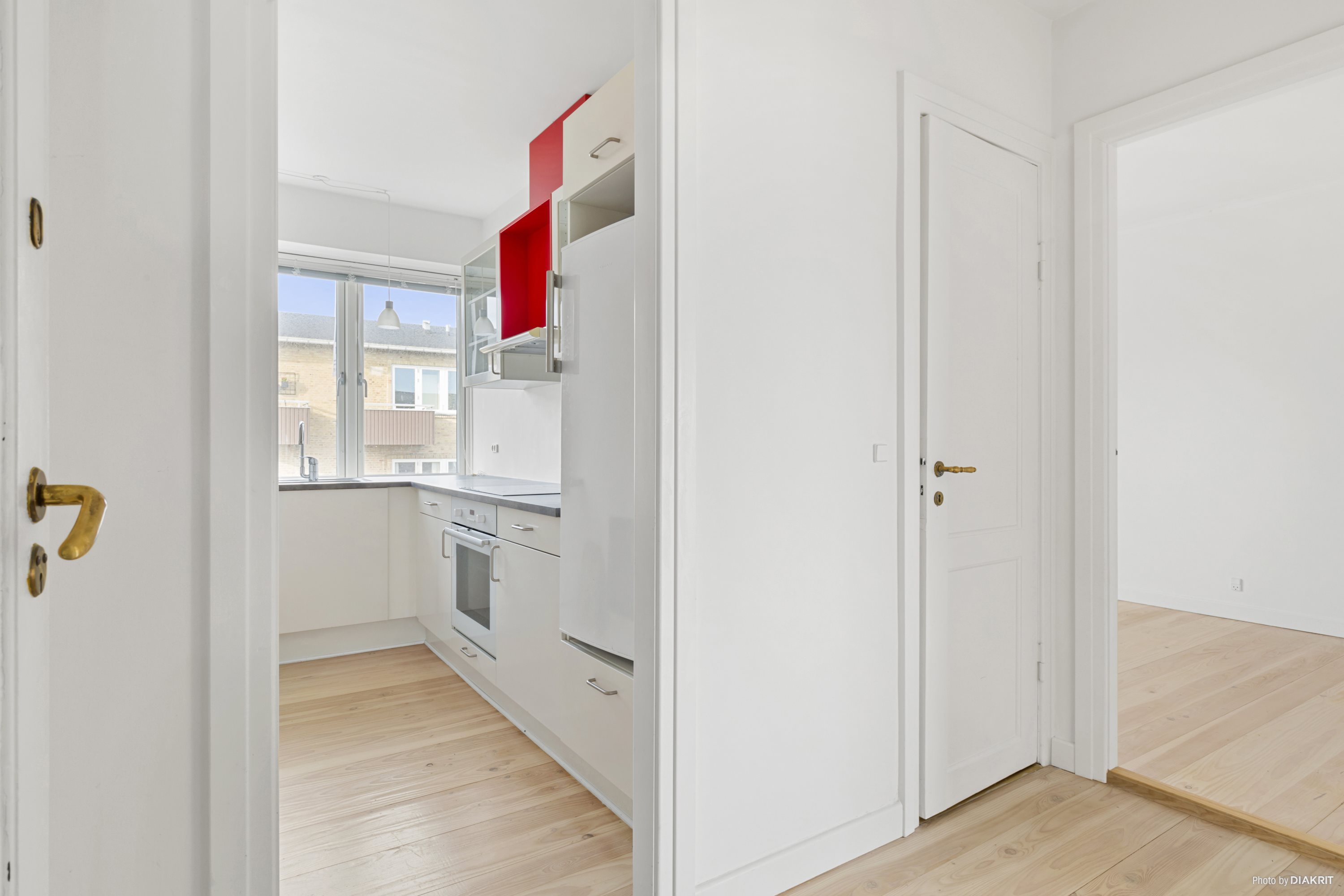 Fremhævet entré billede i fuldskærmstilstand. Billede af Skodsborg Strandvej 153, 2. th., 2942 Skodsborg