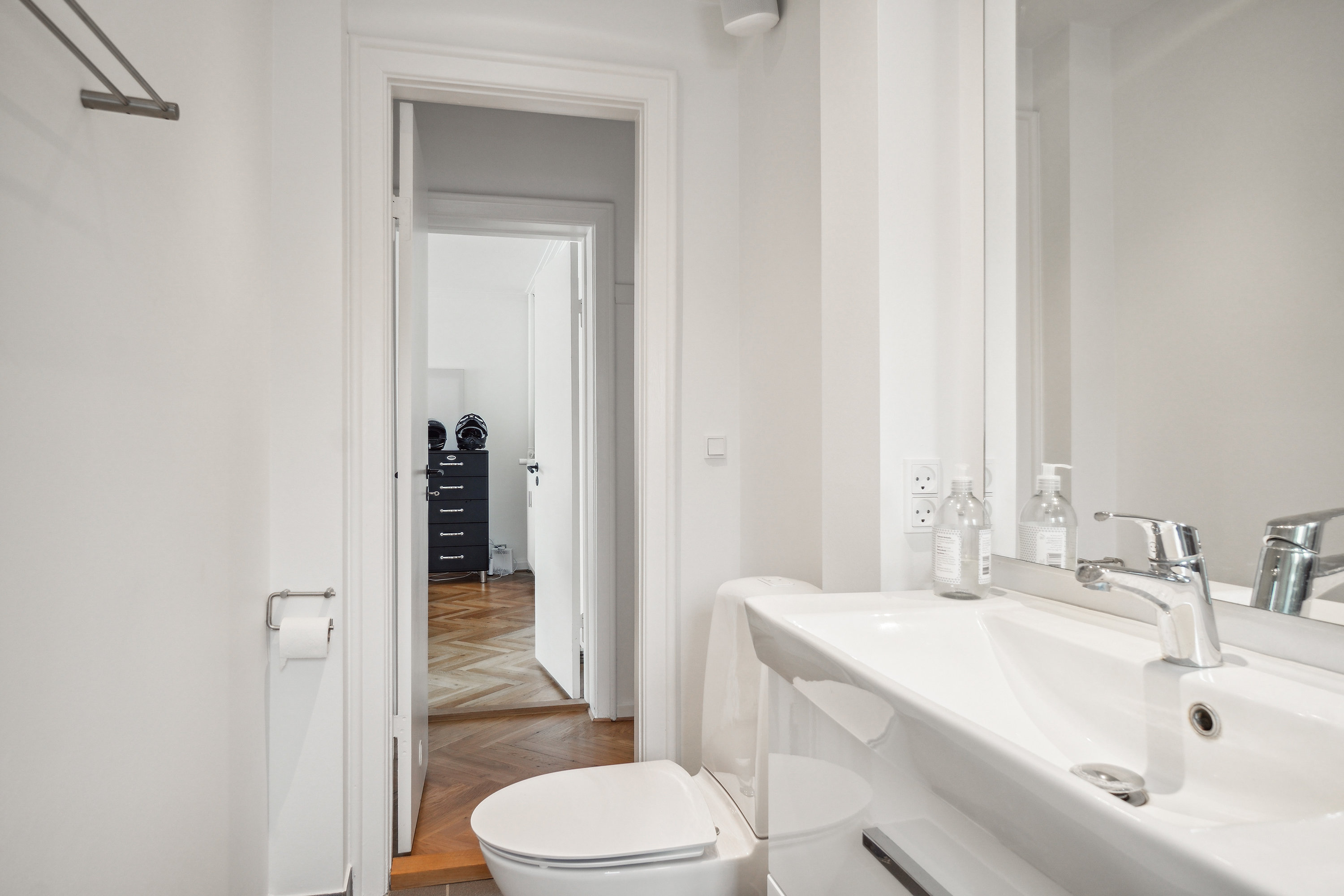 Fremhævet badeværelse billede i fuldskærmstilstand. Billede af Skytten 1A, st.. th., 9000 Aalborg