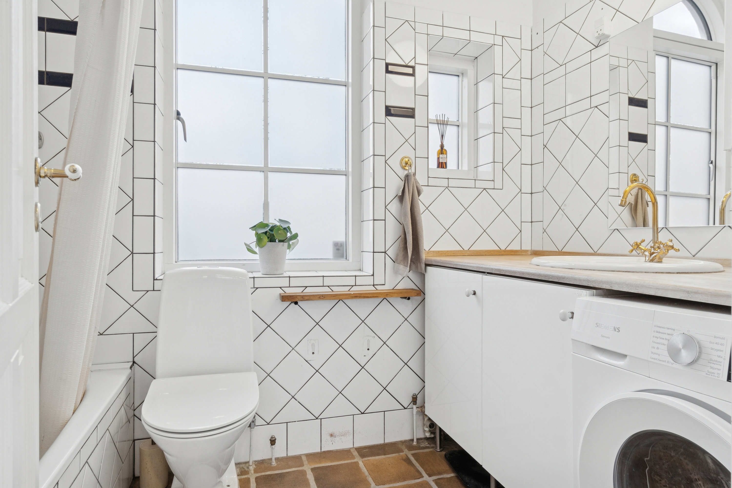 Fremhævet badeværelse billede i fuldskærmstilstand. Billede af Hjortekærsvej 170, 2800 Kongens Lyngby