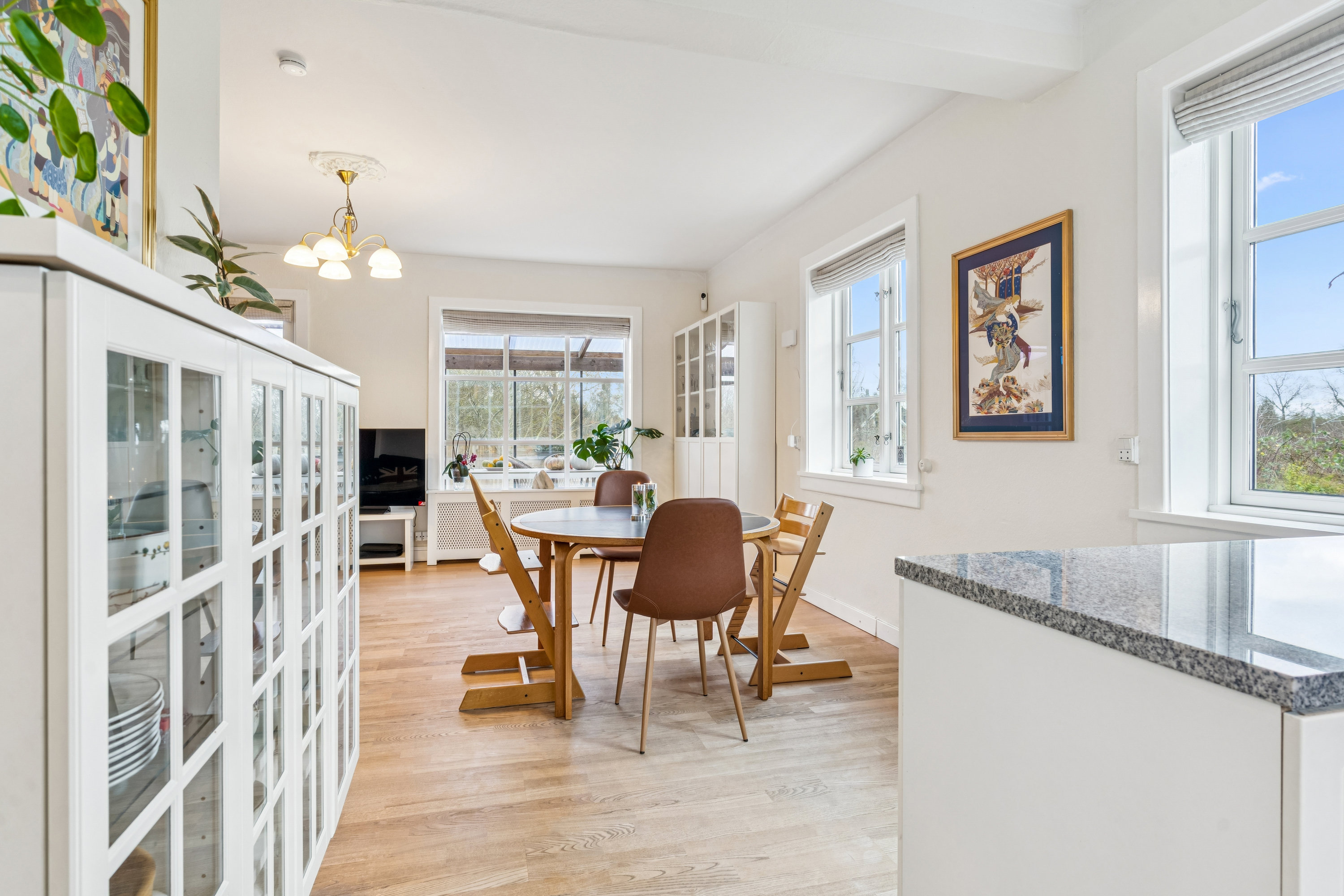 Fremhævet stue billede i fuldskærmstilstand. Billede af Kornmarken 31, 2880 Bagsværd