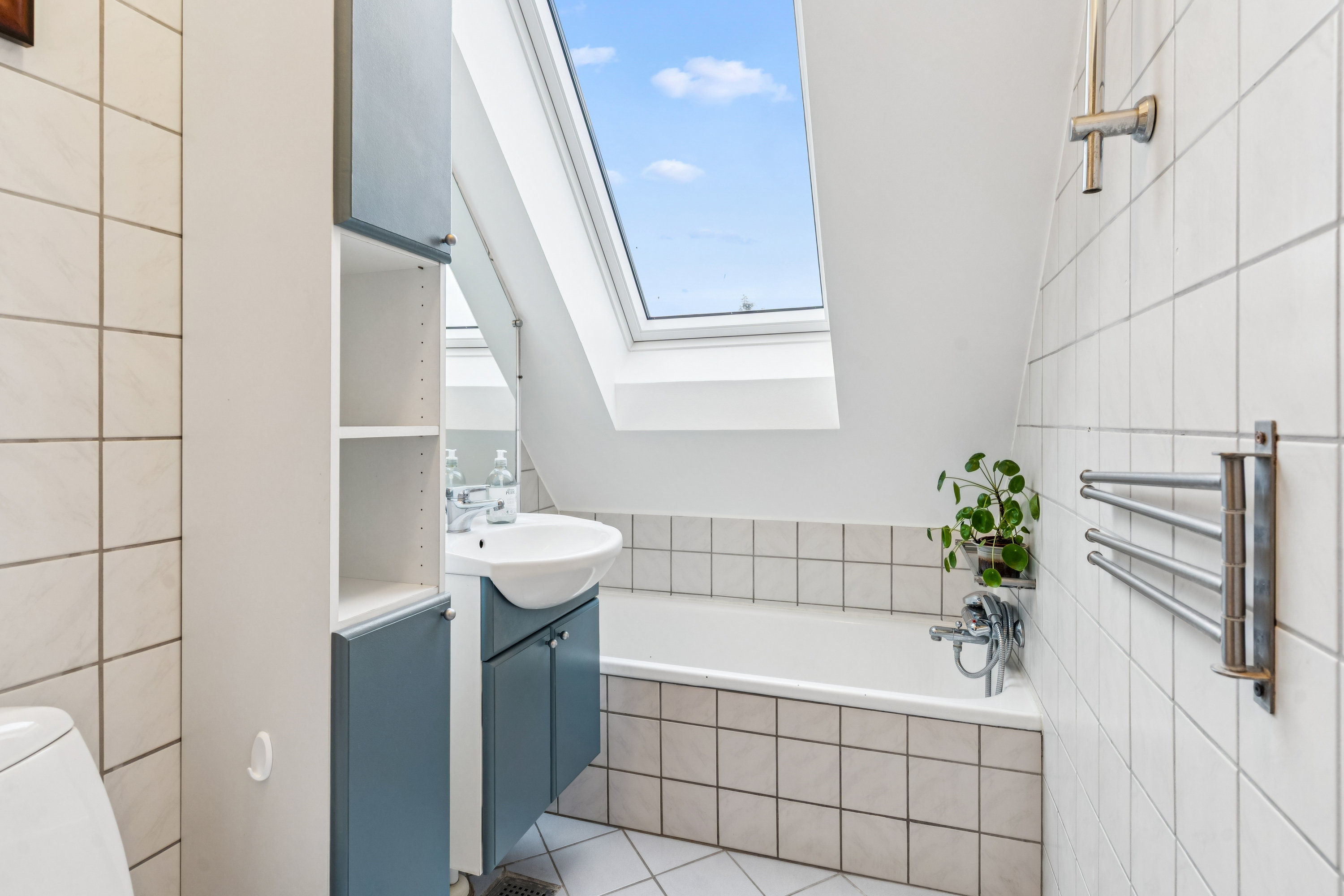 Fremhævet badeværelse billede i fuldskærmstilstand. Billede af Kornmarken 31, 2880 Bagsværd