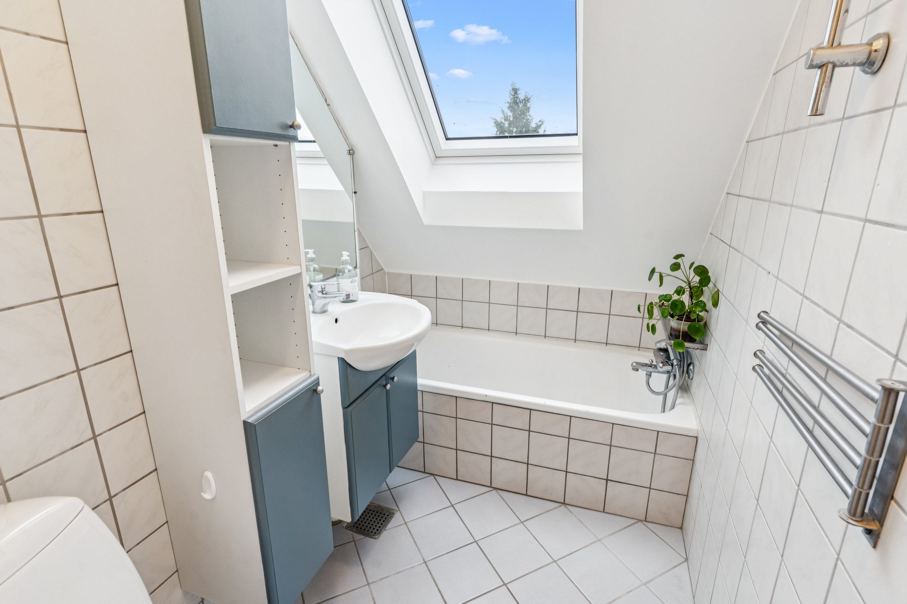 Fremhævet badeværelse billede i fuldskærmstilstand. Billede af Kornmarken 31, 2880 Bagsværd