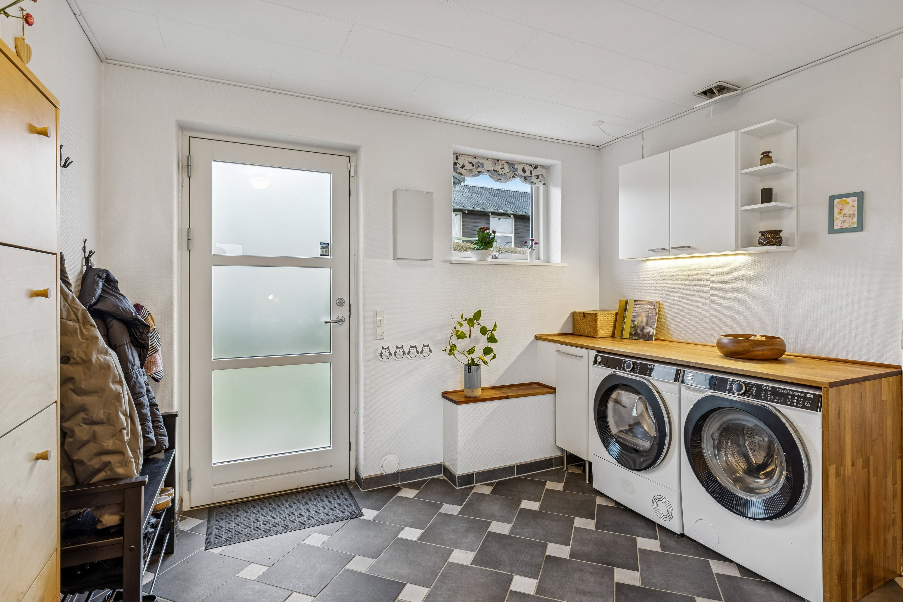 Miniaturebillede 2: gang. Billede af Solbakken 5, Ugelbølle, 8410 Rønde