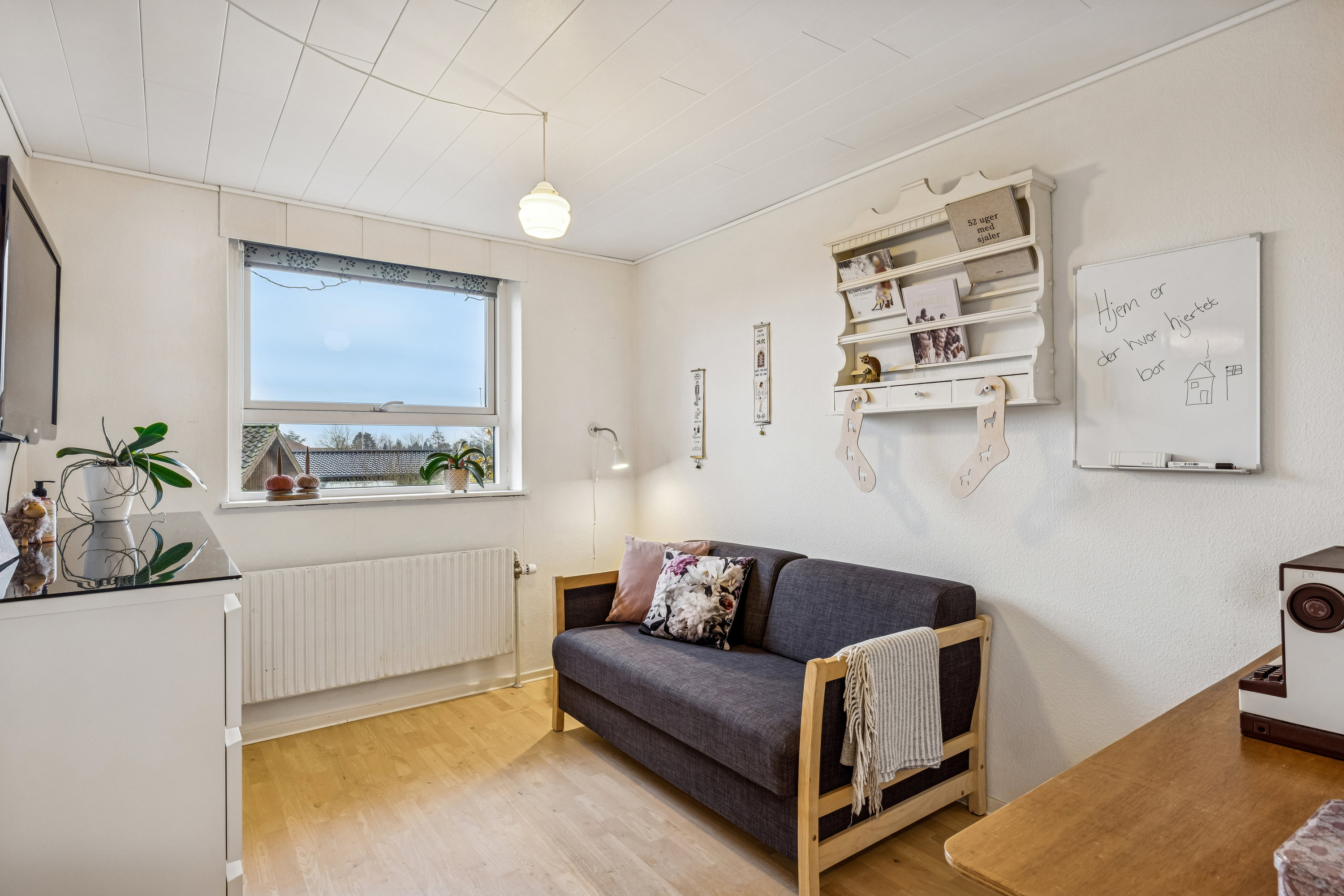 Fremhævet stue billede i fuldskærmstilstand. Billede af Solbakken 5, Ugelbølle, 8410 Rønde
