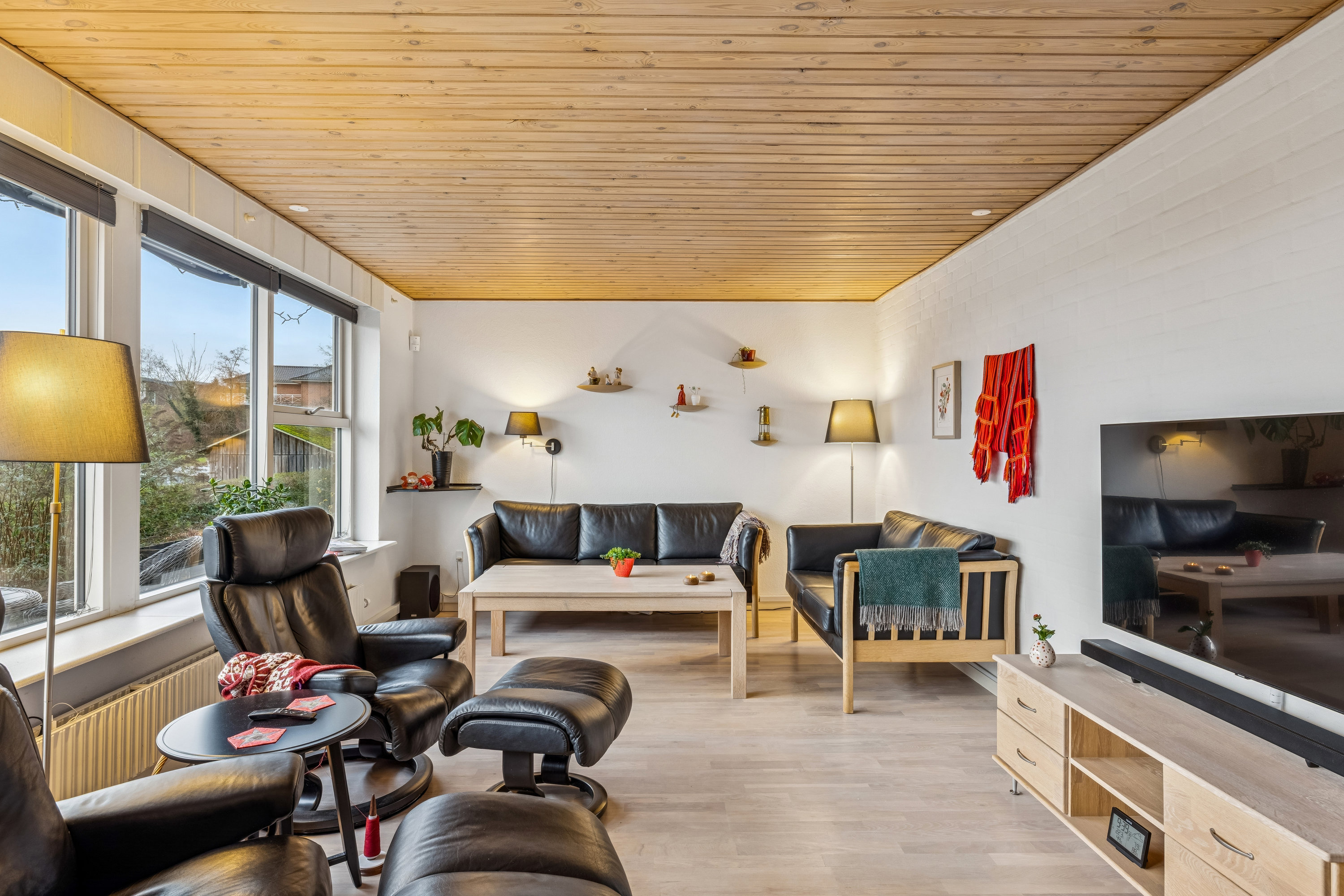 Fremhævet stue billede i fuldskærmstilstand. Billede af Solbakken 5, Ugelbølle, 8410 Rønde