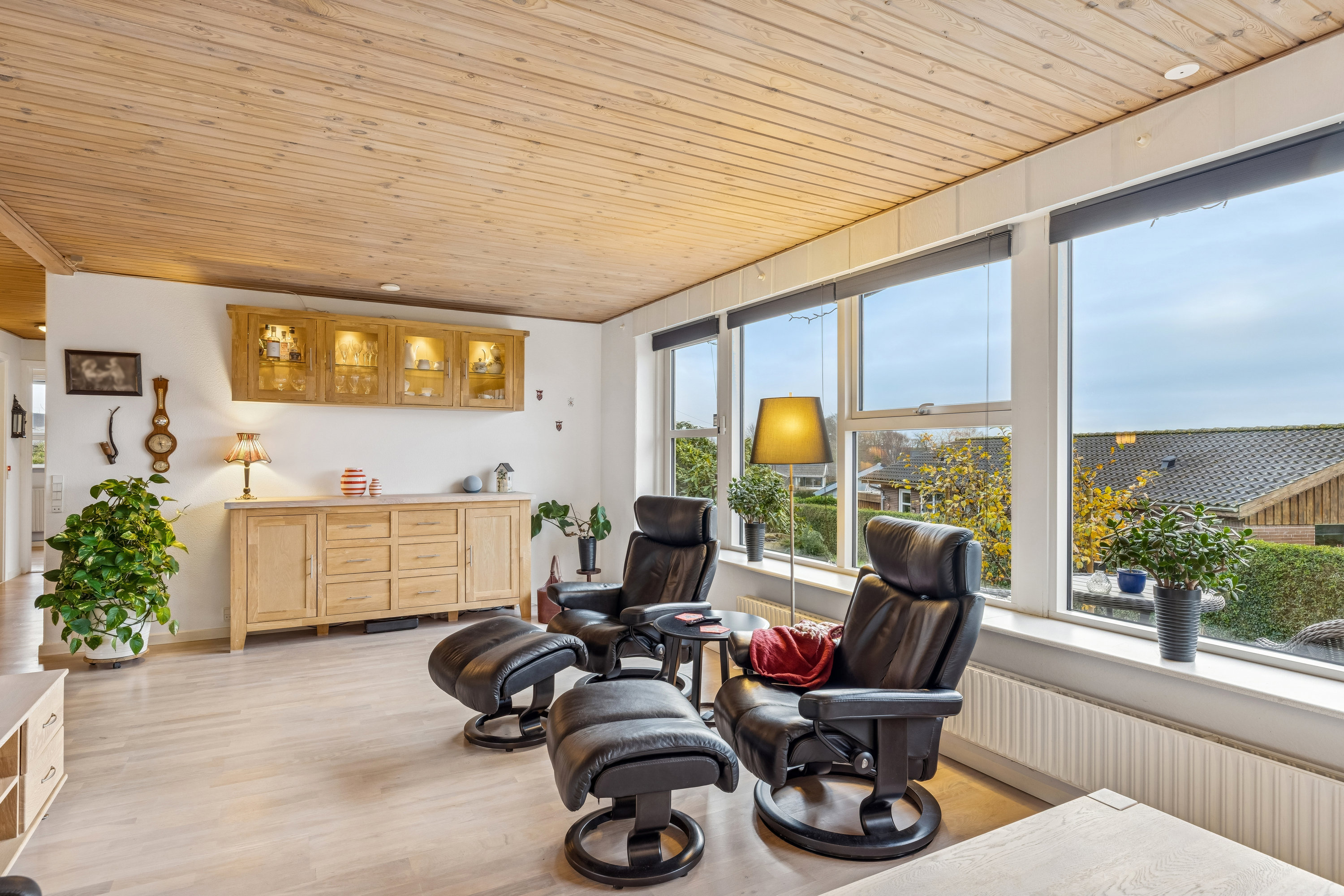 Fremhævet stue billede i fuldskærmstilstand. Billede af Solbakken 5, Ugelbølle, 8410 Rønde