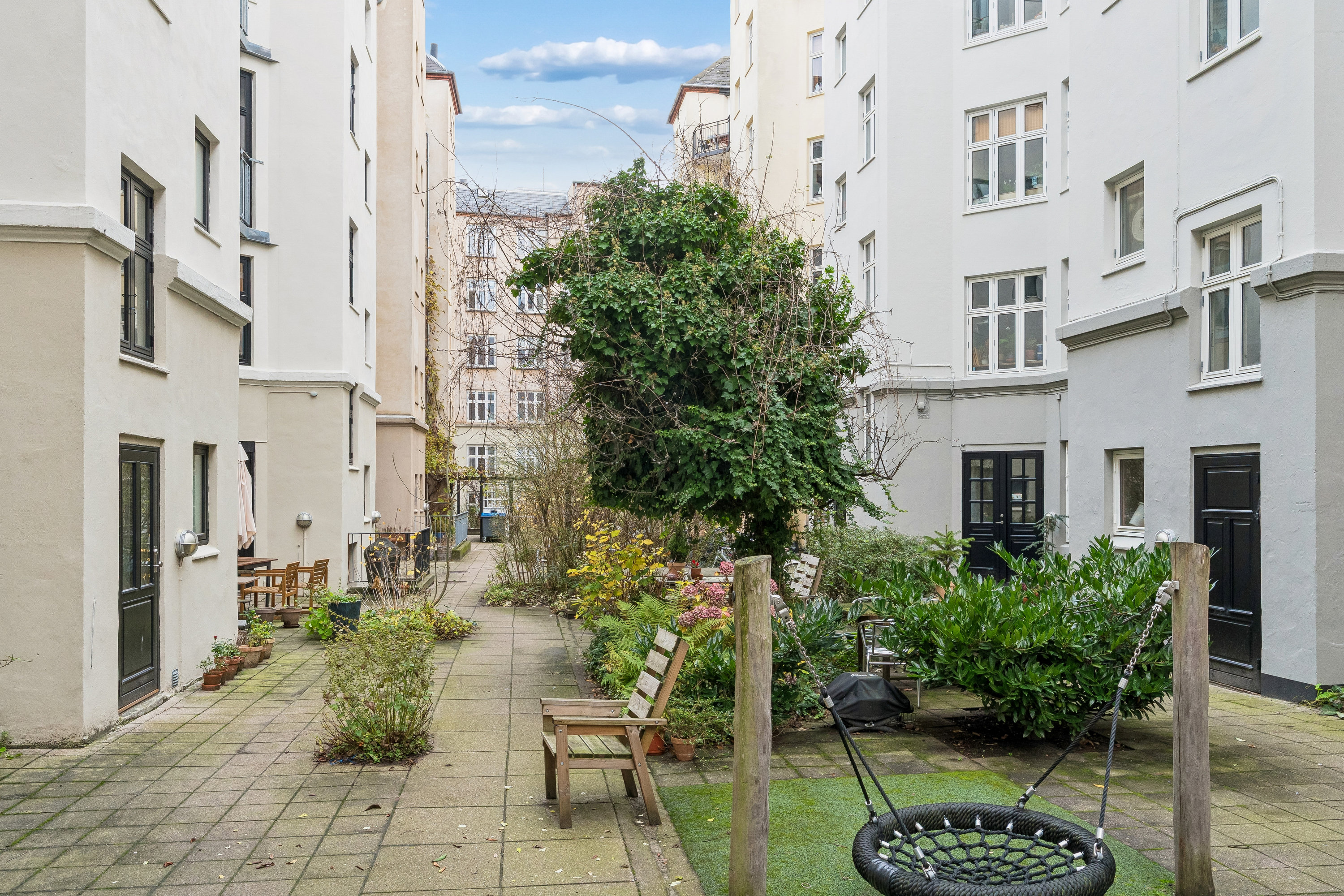 Fremhævet gårdmiljø billede i fuldskærmstilstand. Billede af Marstalsgade 21, 2. th., 2100 København Ø