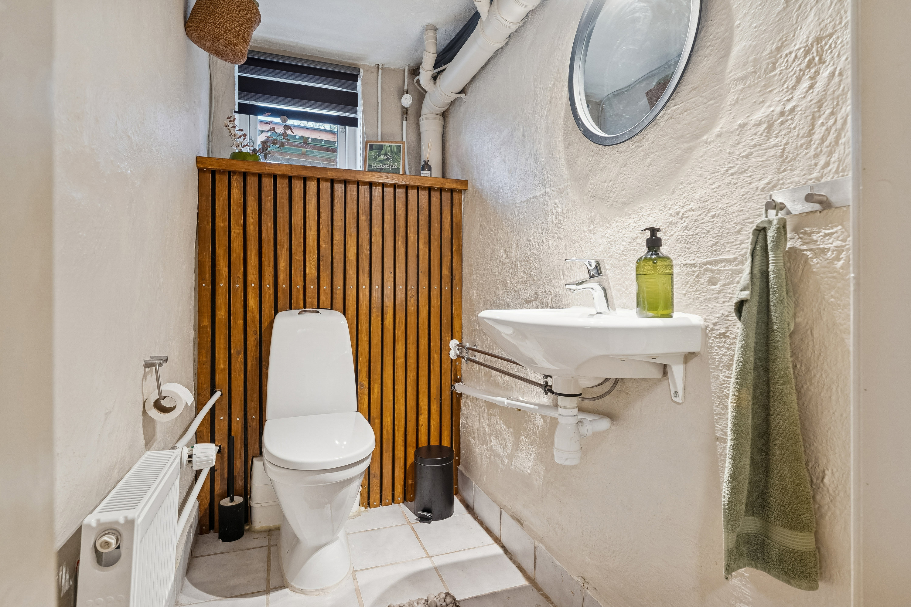 Fremhævet badeværelse billede i fuldskærmstilstand. Billede af Fælledvej 11, 8870 Langå