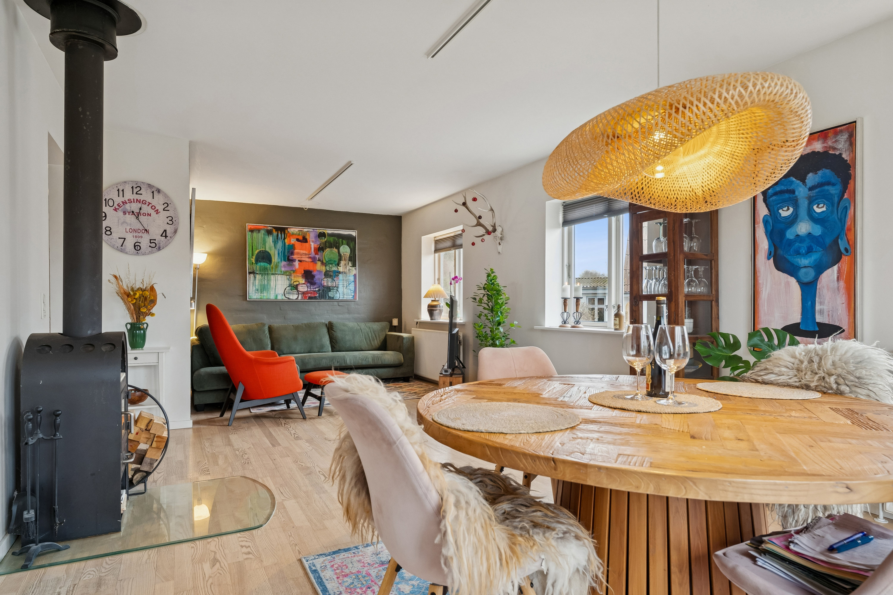 Fremhævet stue billede i fuldskærmstilstand. Billede af Fælledvej 11, 8870 Langå