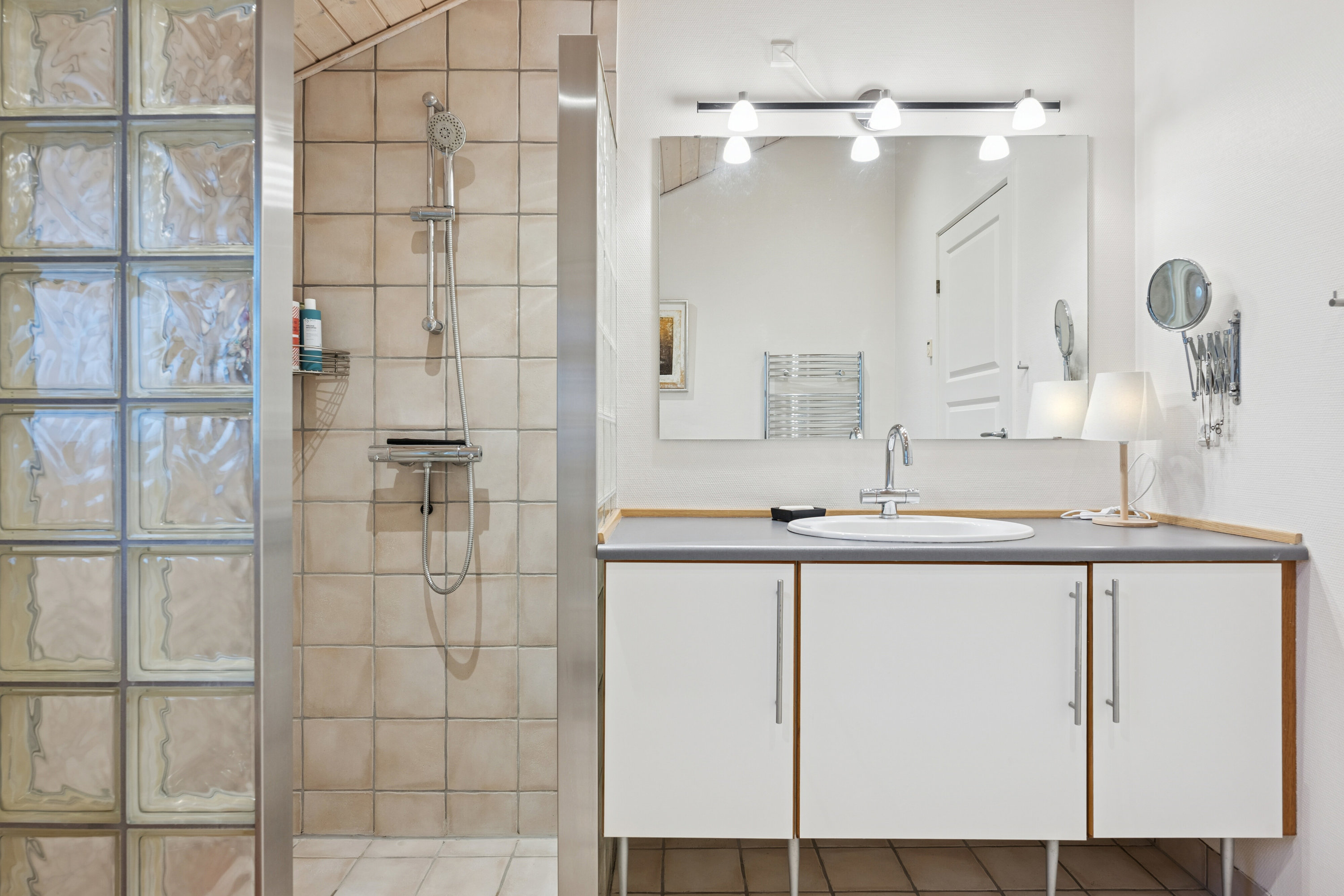 Fremhævet badeværelse billede i fuldskærmstilstand. Billede af Solstien 4, Gl Kalvehave, 4771 Kalvehave