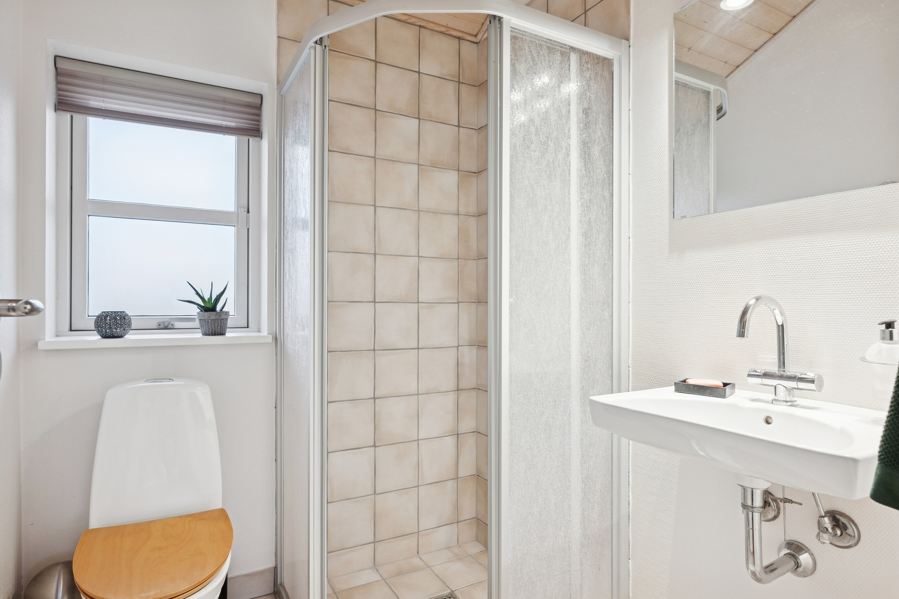 Fremhævet badeværelse billede i fuldskærmstilstand. Billede af Solstien 4, Gl Kalvehave, 4771 Kalvehave