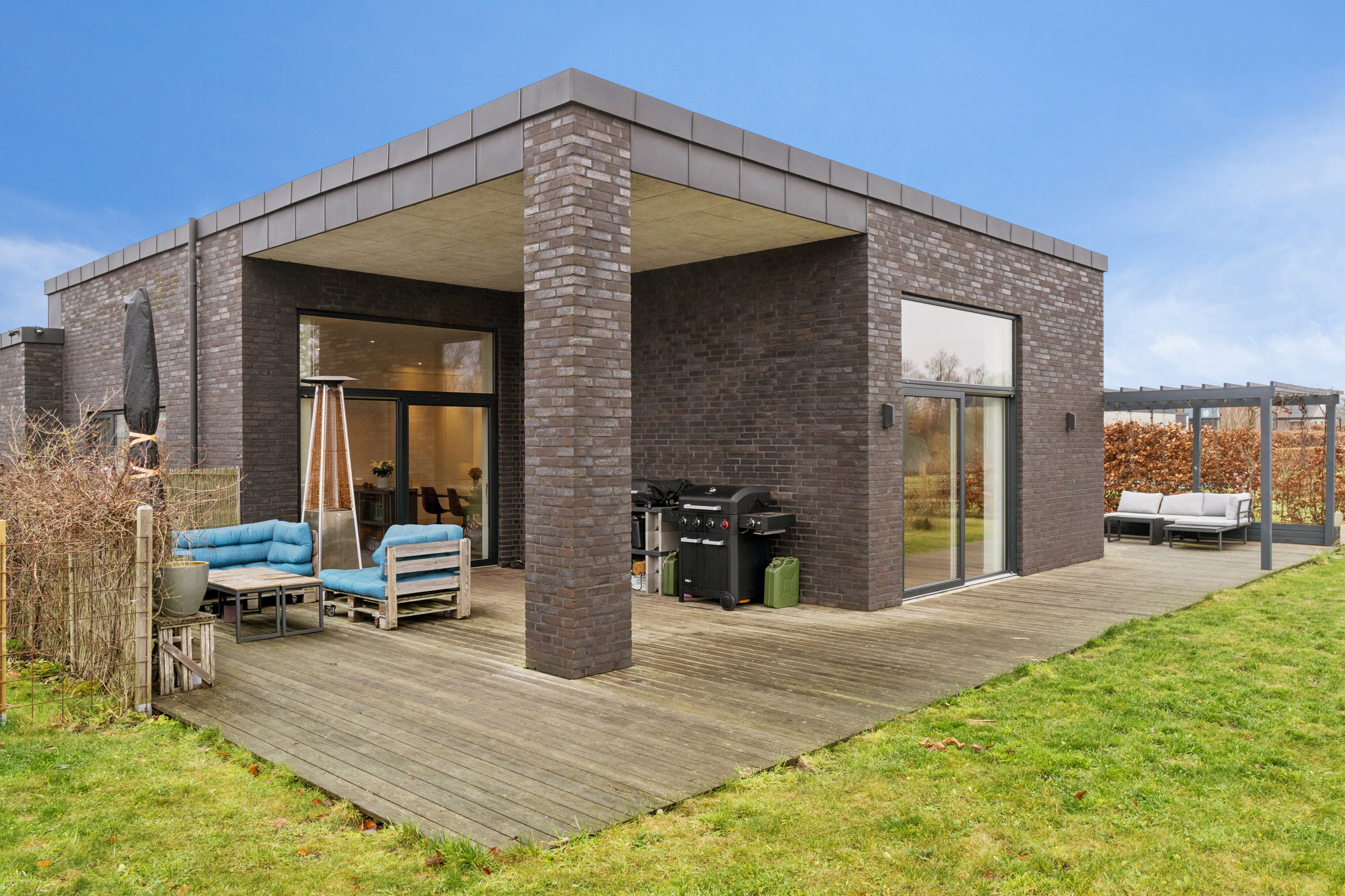 Fremhævet overdækket terrasse billede i fuldskærmstilstand. Billede af Fårdalen 104, 8600 Silkeborg