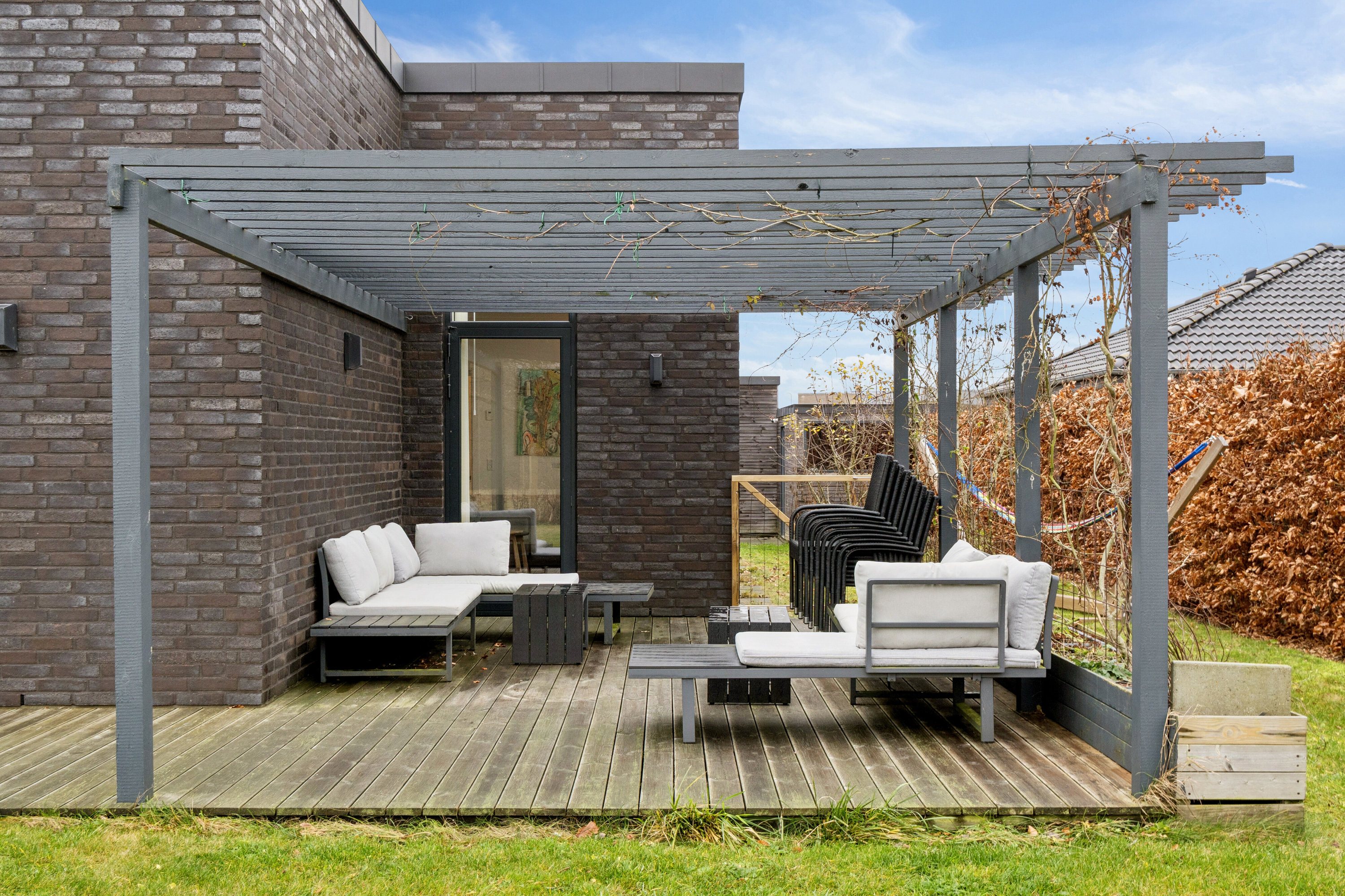 Fremhævet overdækket terrasse billede i fuldskærmstilstand. Billede af Fårdalen 104, 8600 Silkeborg