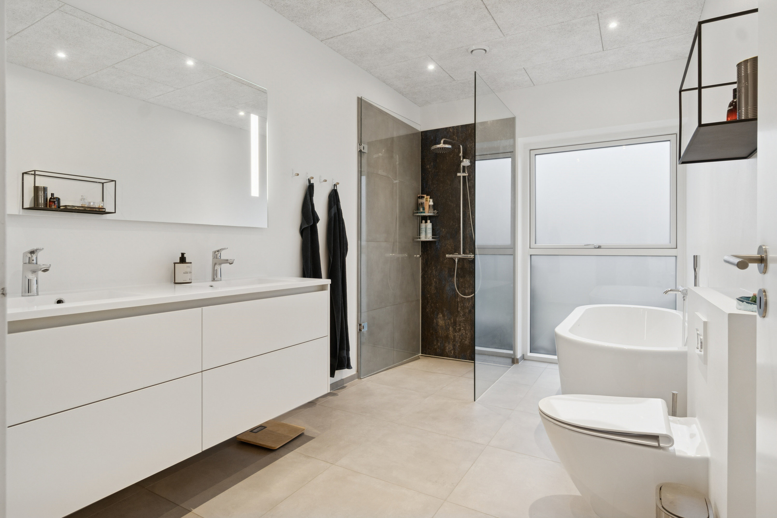 Fremhævet badeværelse billede i fuldskærmstilstand. Billede af Fårdalen 104, 8600 Silkeborg