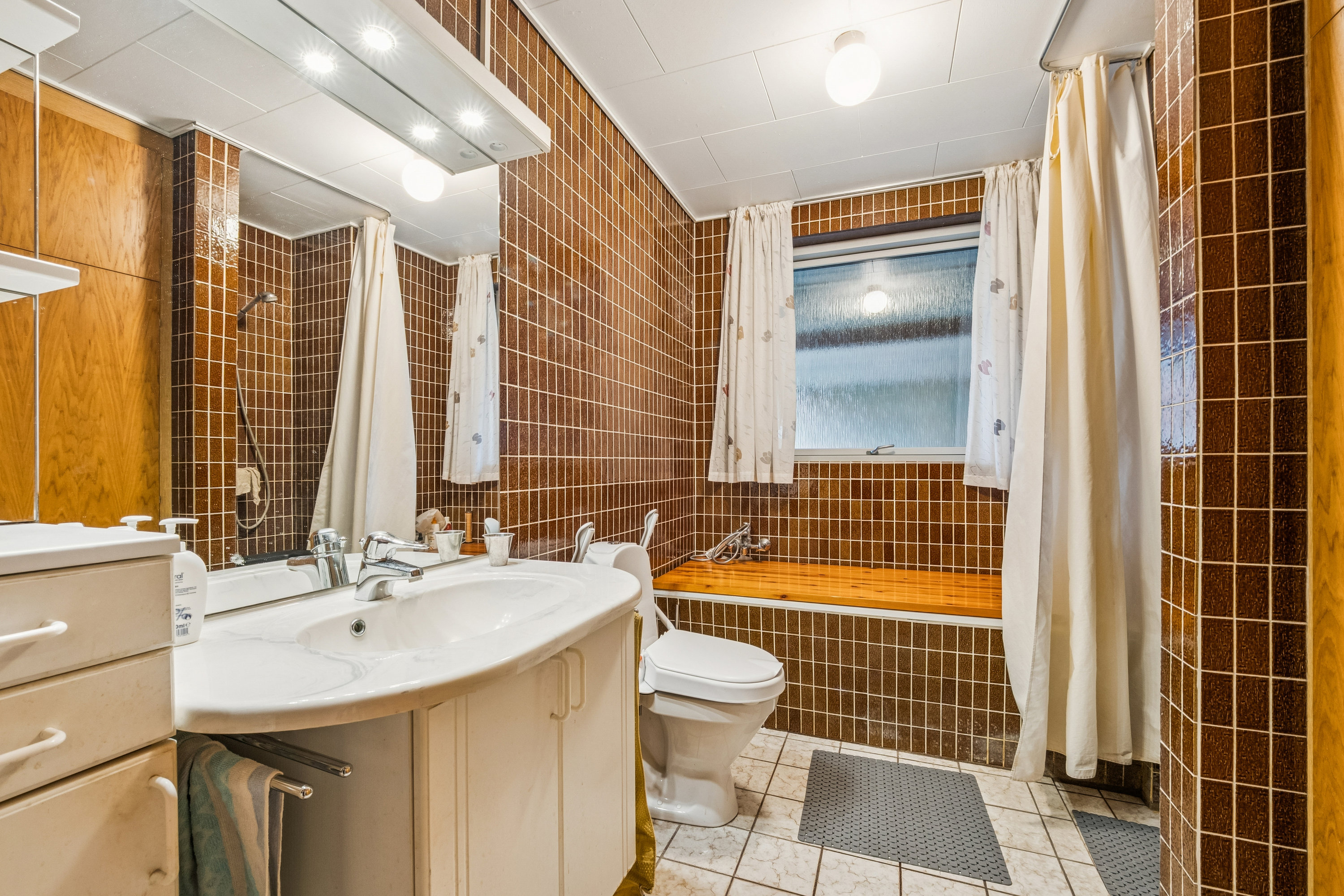 Fremhævet badeværelse billede i fuldskærmstilstand. Billede af Nørvang 12, Erslev, 7950 Erslev