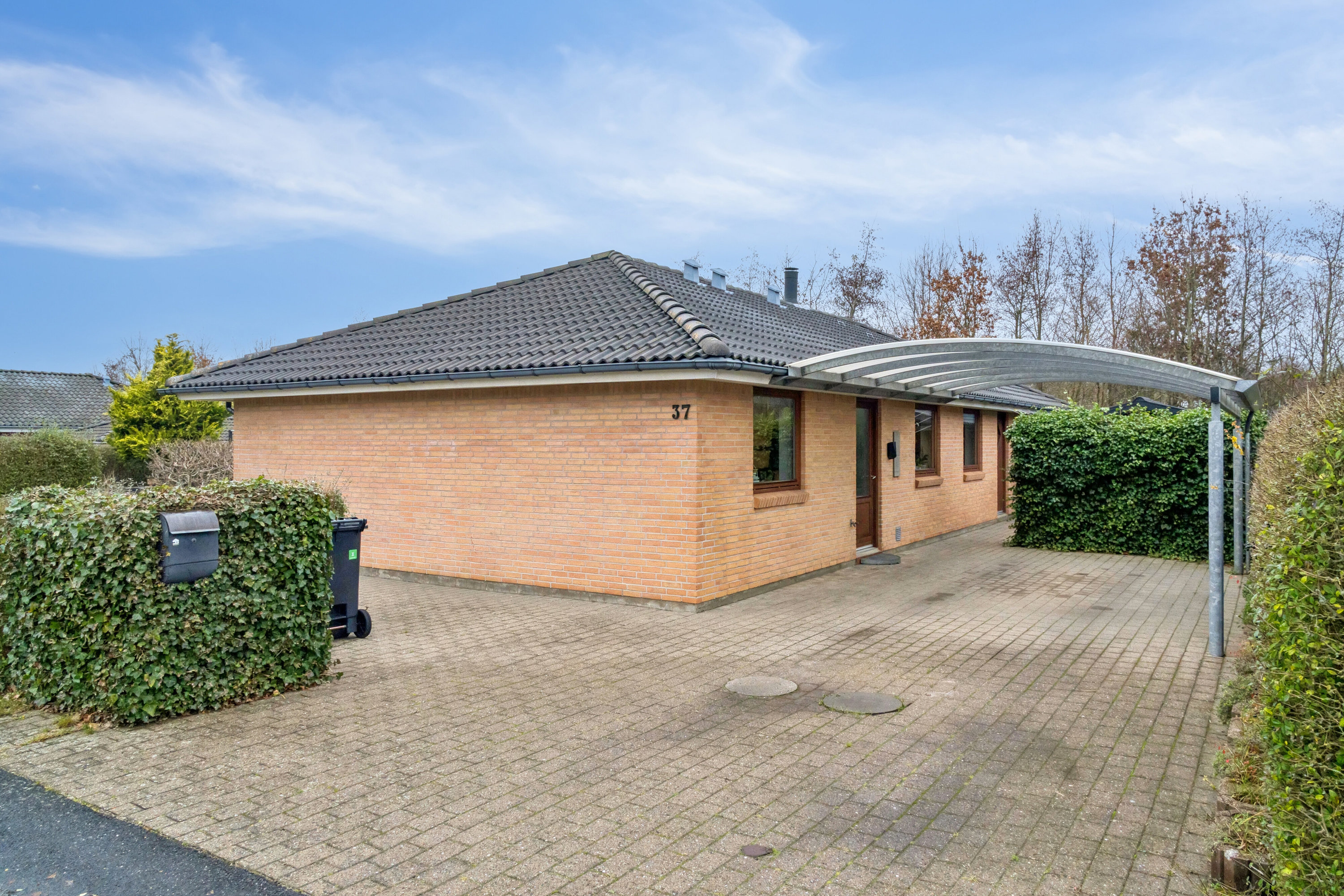 Fremhævet set fra vejen billede i fuldskærmstilstand. Billede af Jagtvej 37, 8450 Hammel