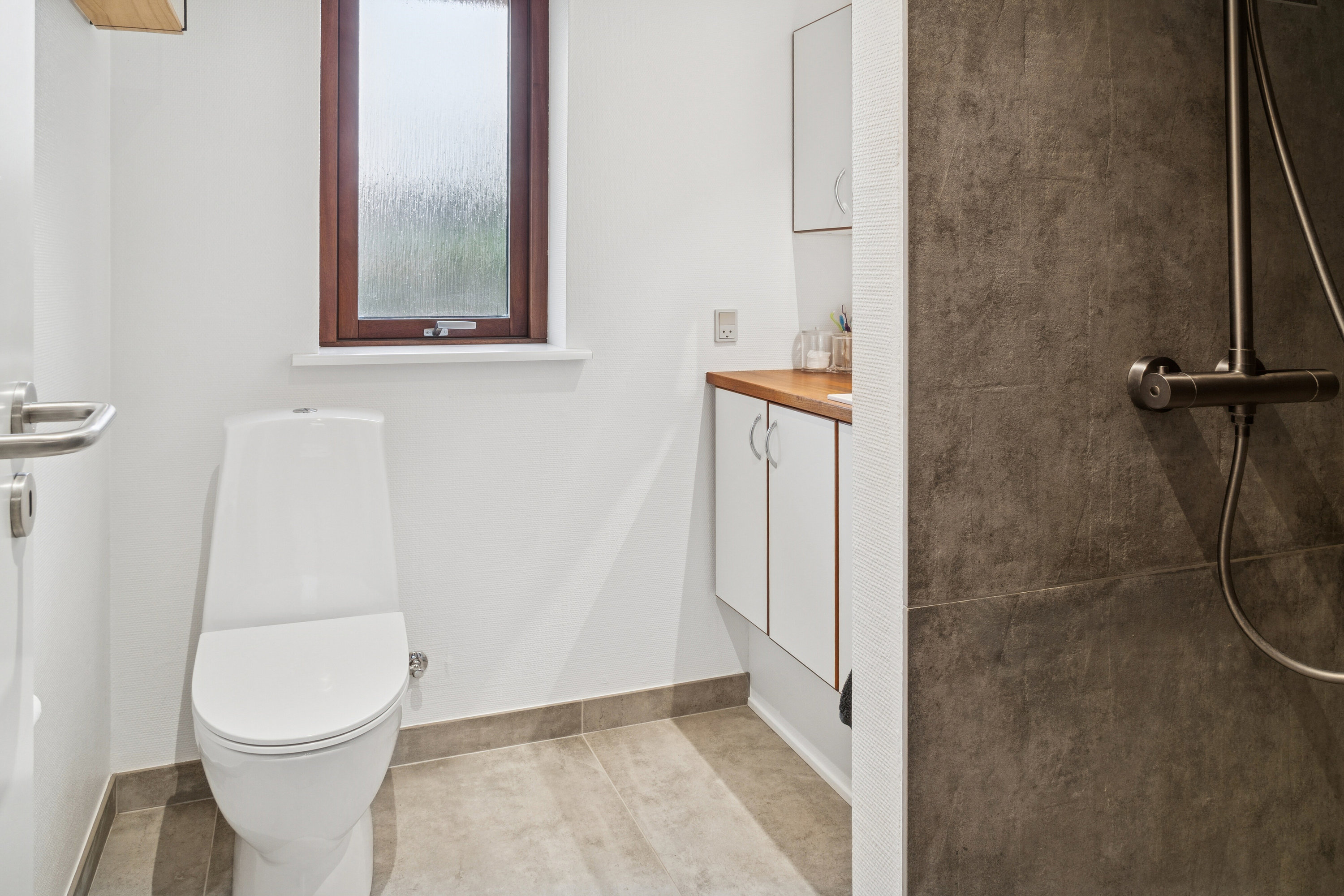 Fremhævet badeværelse billede i fuldskærmstilstand. Billede af Jagtvej 37, 8450 Hammel