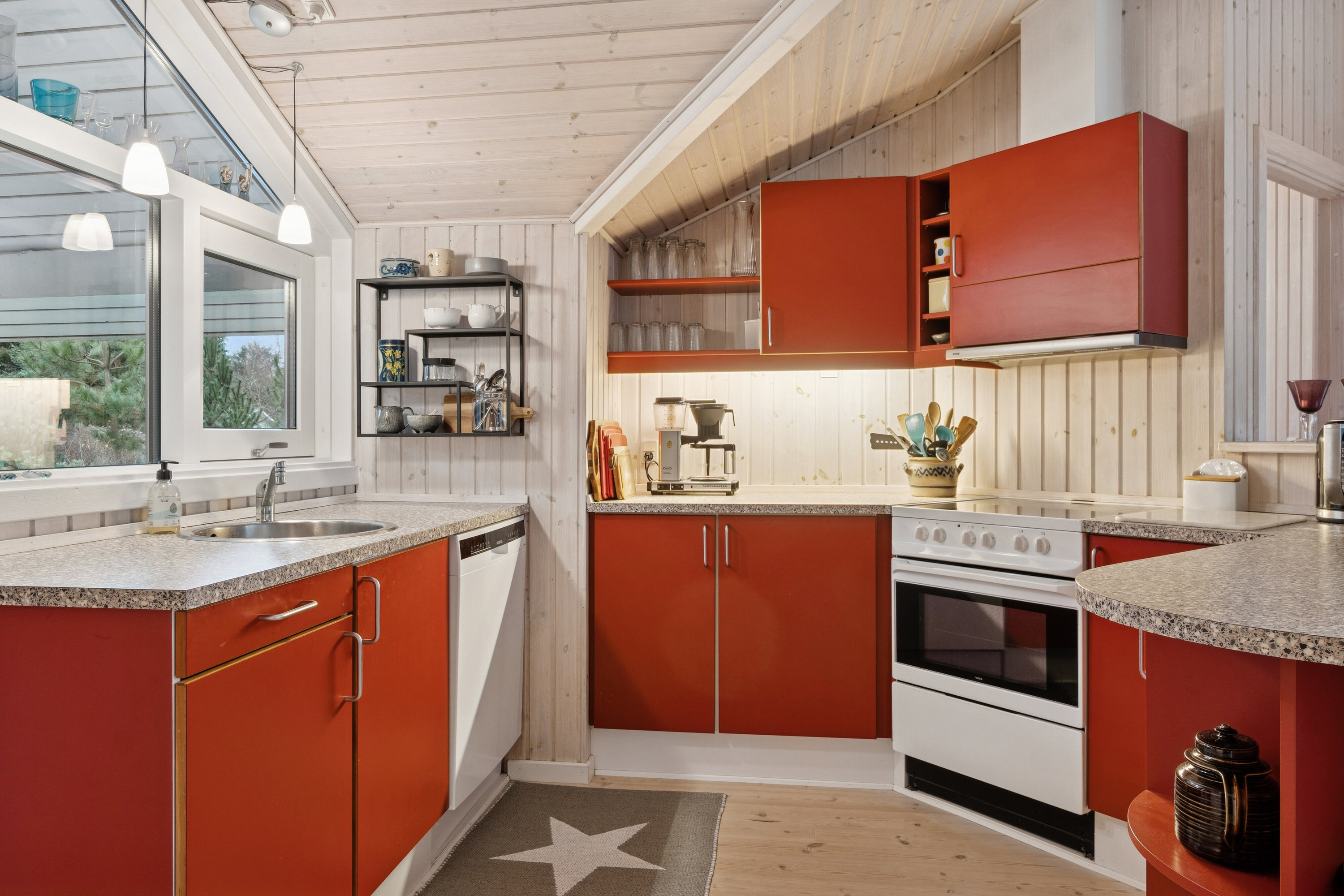 Fremhævet køkken billede i fuldskærmstilstand. Billede af Annettevænget 11, Gudmindrup Lyng, 4573 Højby