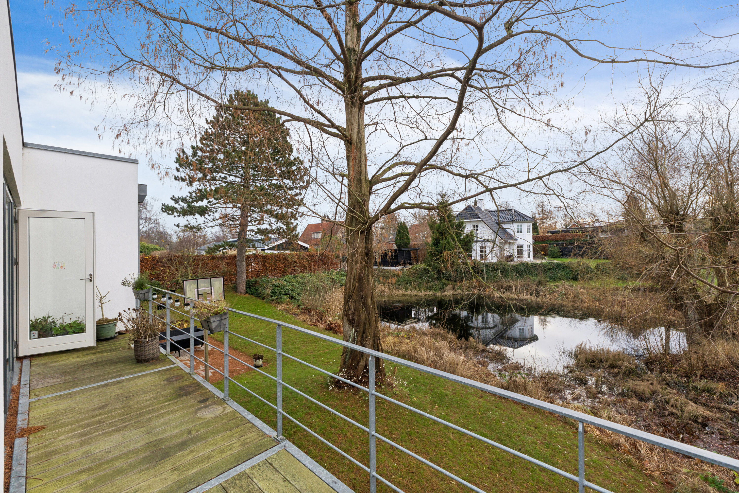 Fremhævet udendørs billede i fuldskærmstilstand. Billede af Mosebakken 18B, 2830 Virum