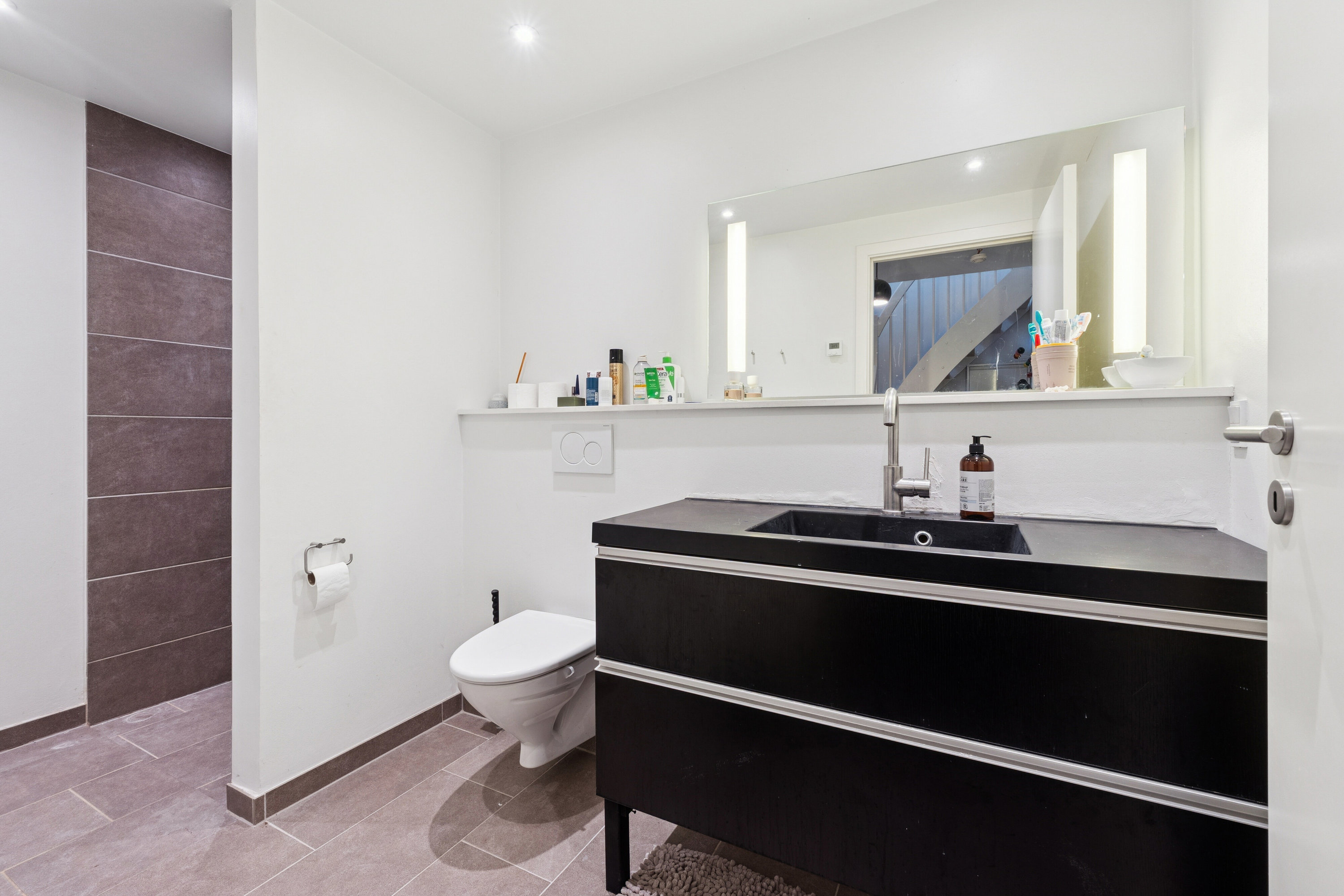 Fremhævet badeværelse billede i fuldskærmstilstand. Billede af Mosebakken 18B, 2830 Virum