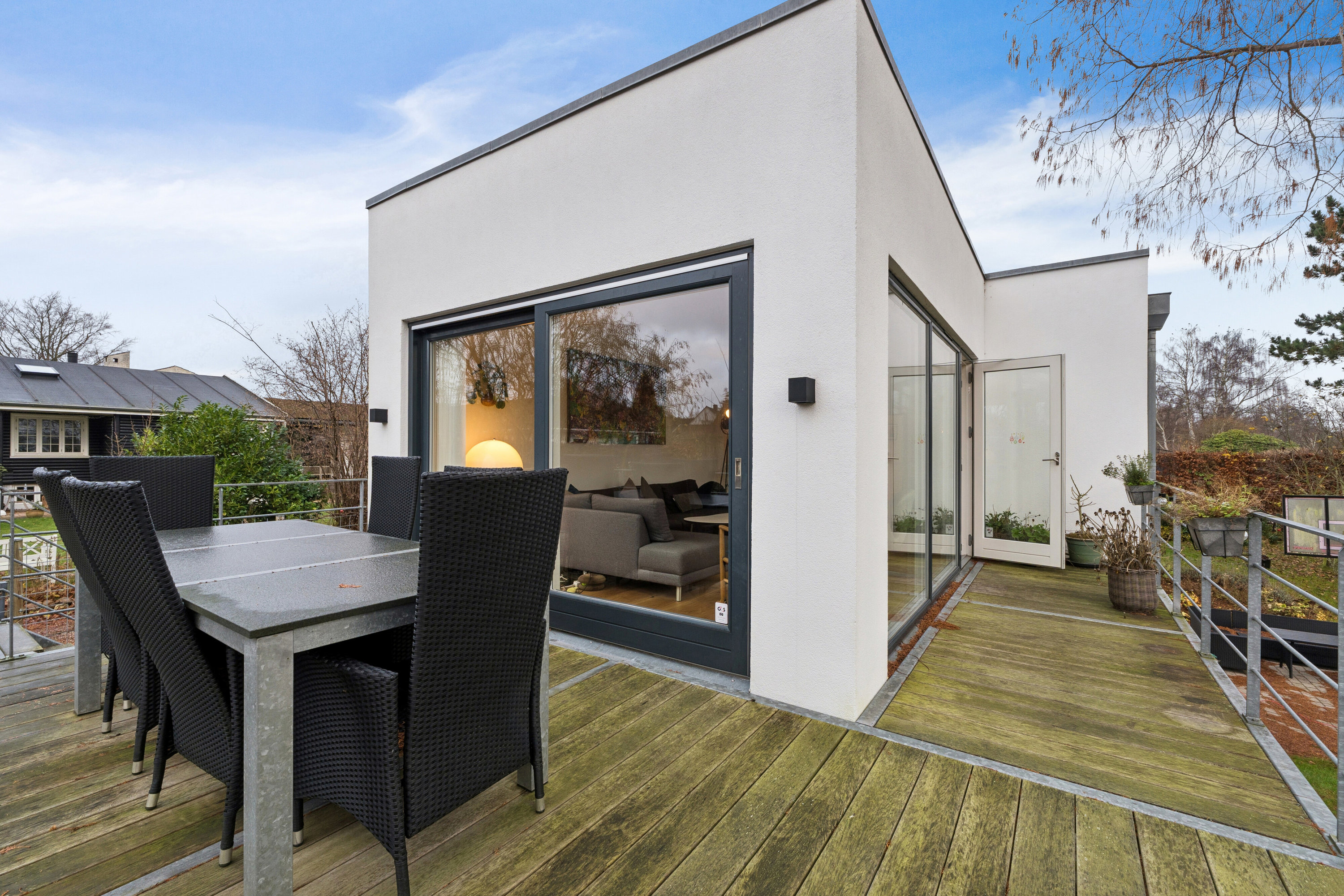 Fremhævet terrasse billede i fuldskærmstilstand. Billede af Mosebakken 18B, 2830 Virum