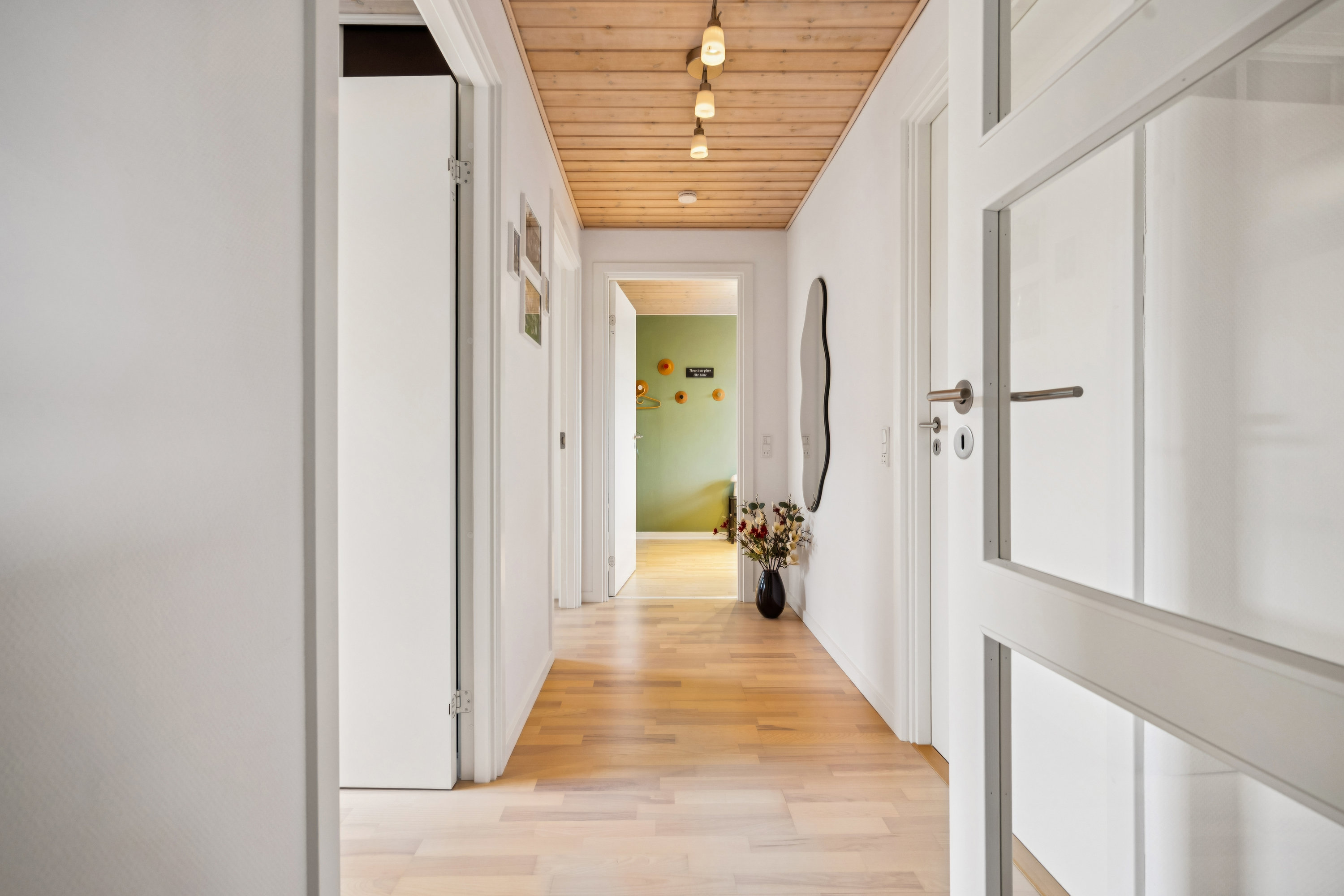 Fremhævet gang billede i fuldskærmstilstand. Billede af Ulrik Birchs Vej 8, 9430 Vadum