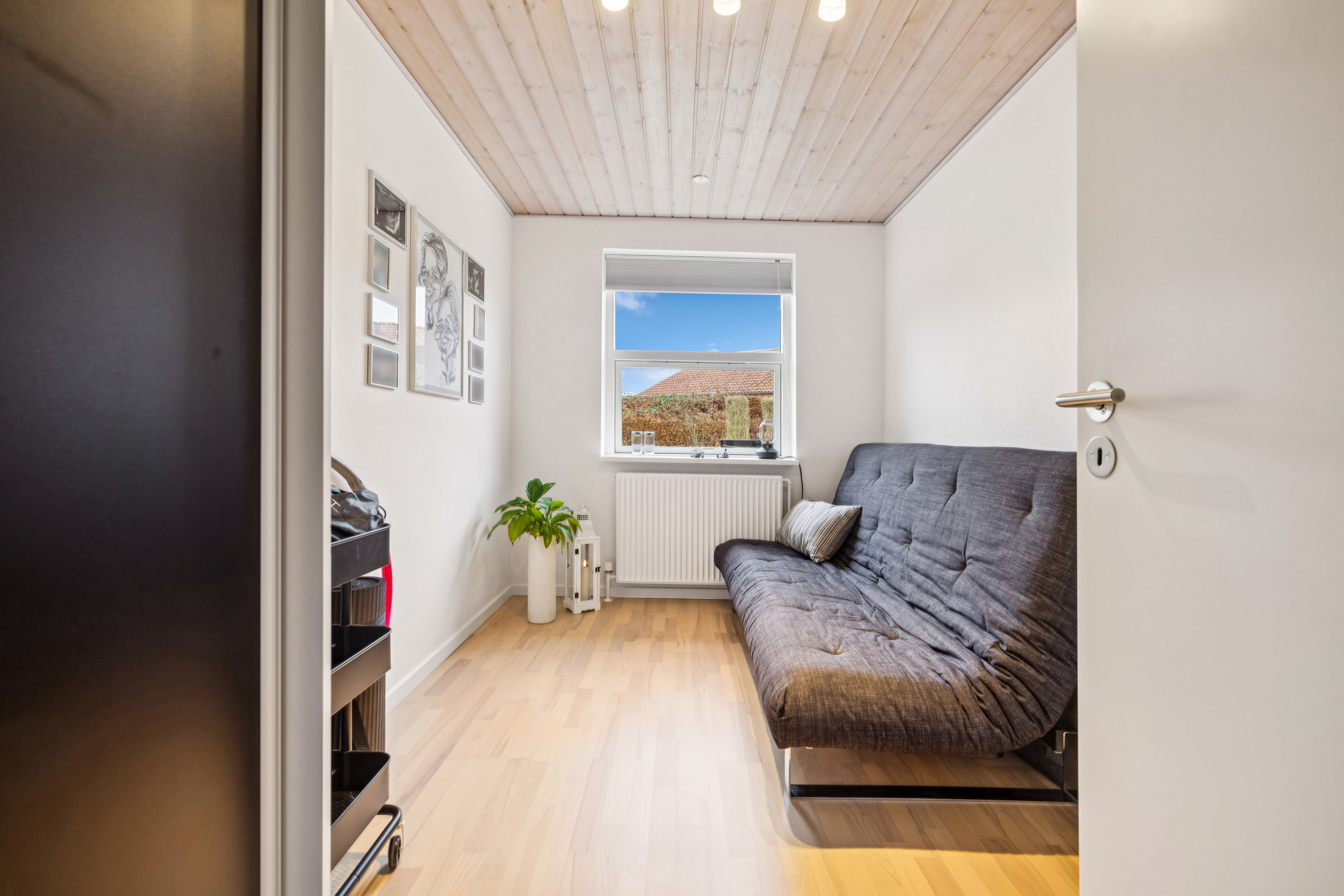 Fremhævet værelse billede i fuldskærmstilstand. Billede af Ulrik Birchs Vej 8, 9430 Vadum