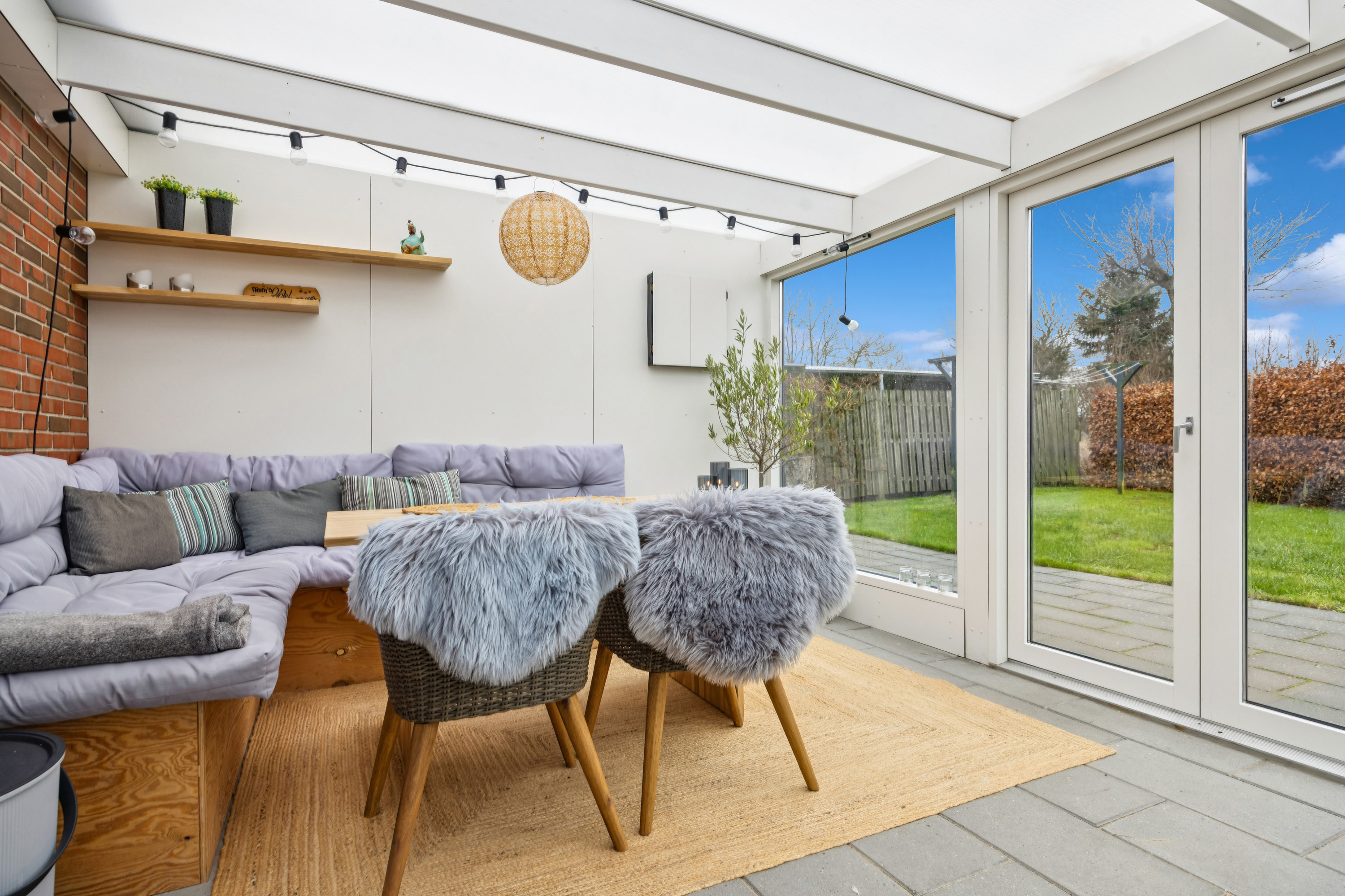 Fremhævet stue billede i fuldskærmstilstand. Billede af Ulrik Birchs Vej 8, 9430 Vadum