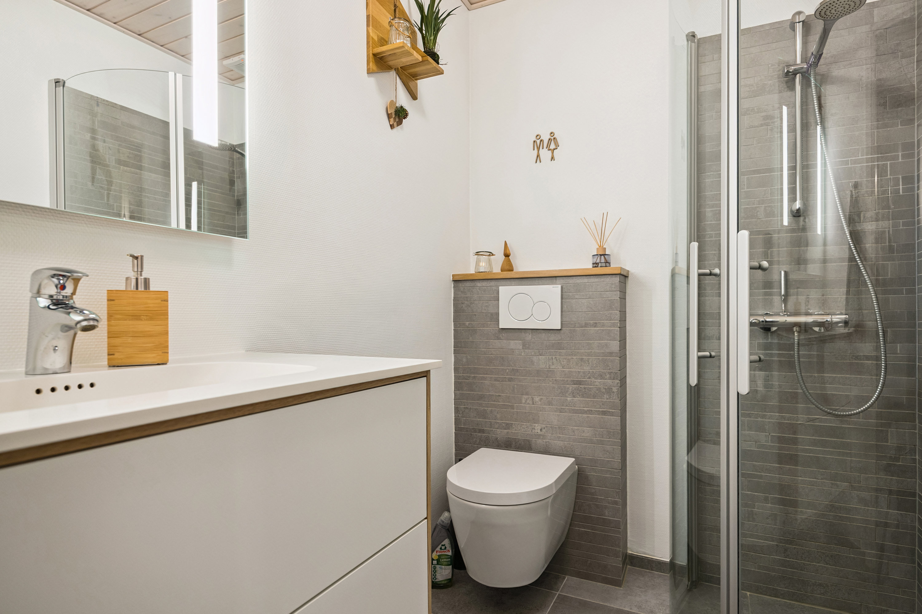 Fremhævet badeværelse billede i fuldskærmstilstand. Billede af Ulrik Birchs Vej 8, 9430 Vadum