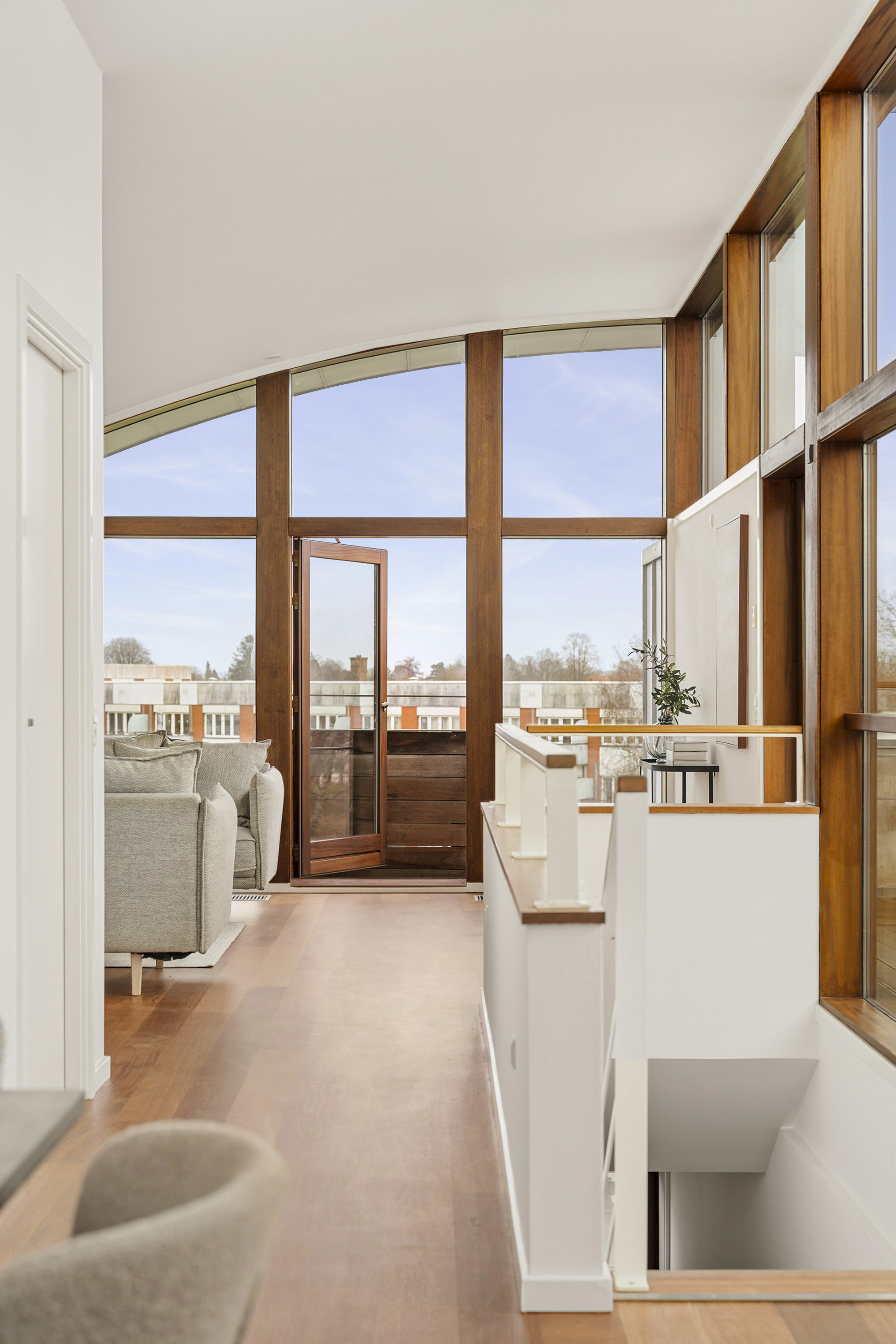 Fremhævet stue billede i fuldskærmstilstand. Billede af Pilehøj 2C, 1. tv., 3460 Birkerød