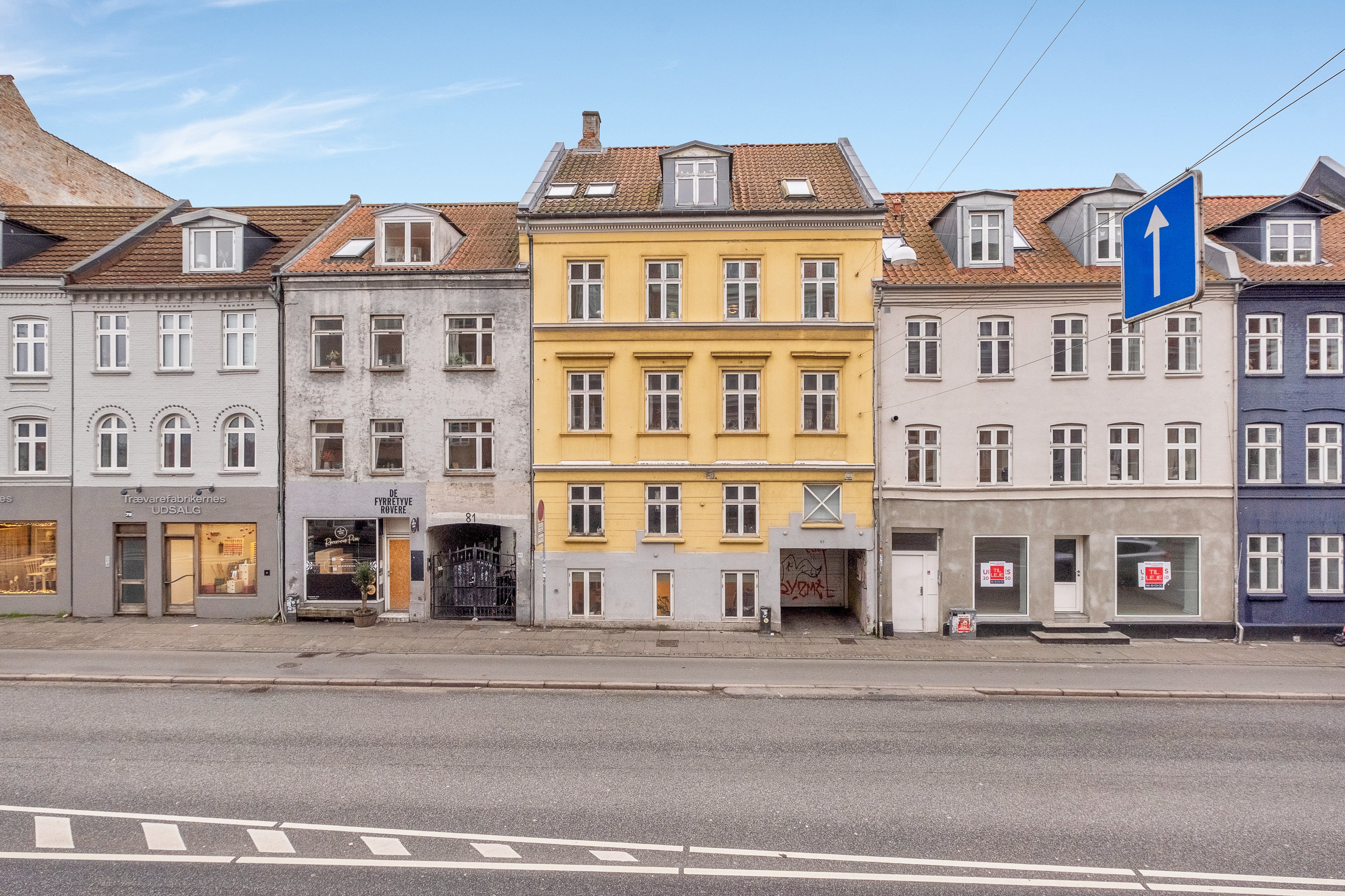 Fremhævet facade billede i fuldskærmstilstand. Billede af Frederiks Allé 83, kld.., 8000 Aarhus C